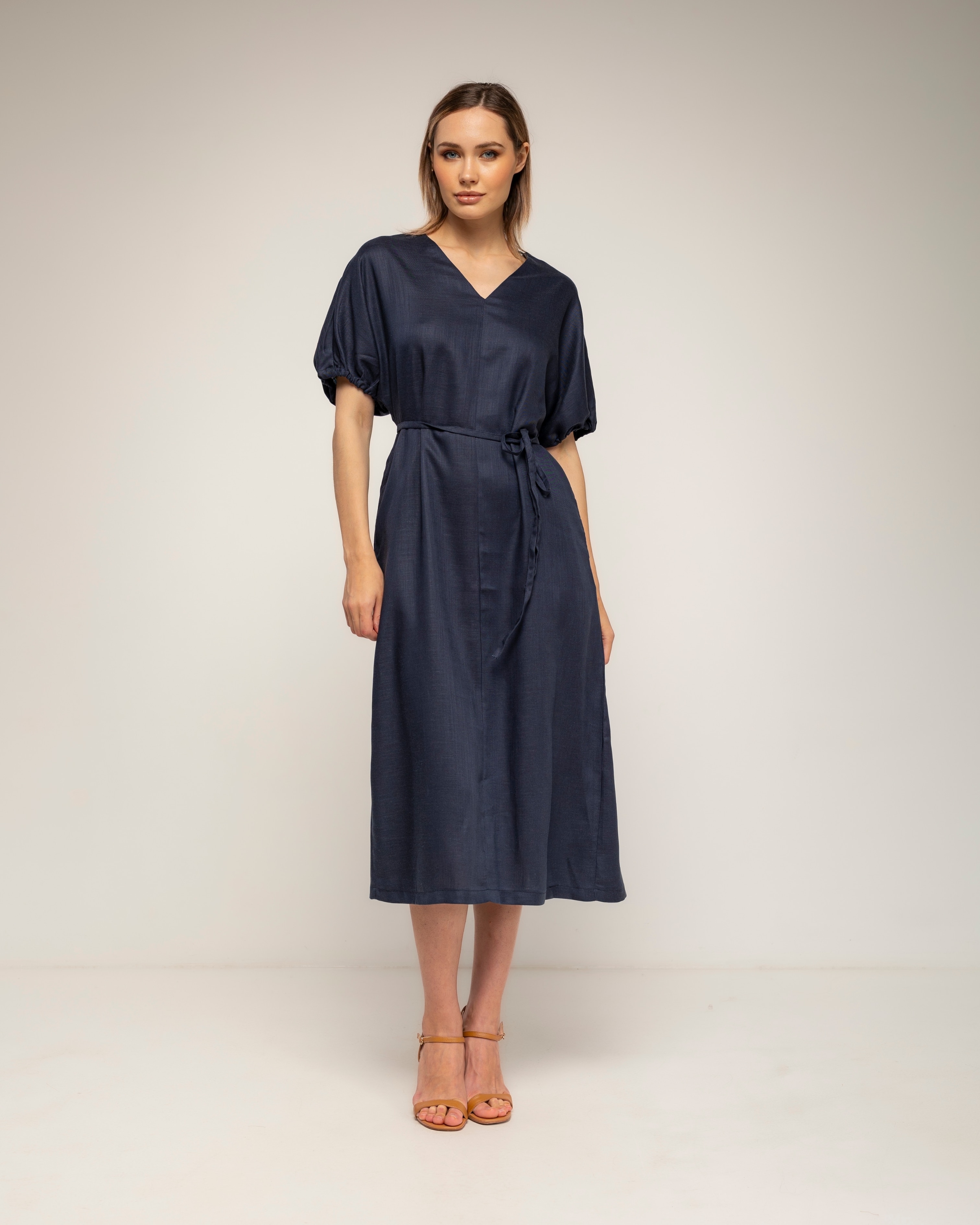 Vestido oversize con mangas fruncidas, cuello en pico - Tantra - Azul marino Azul marino-1