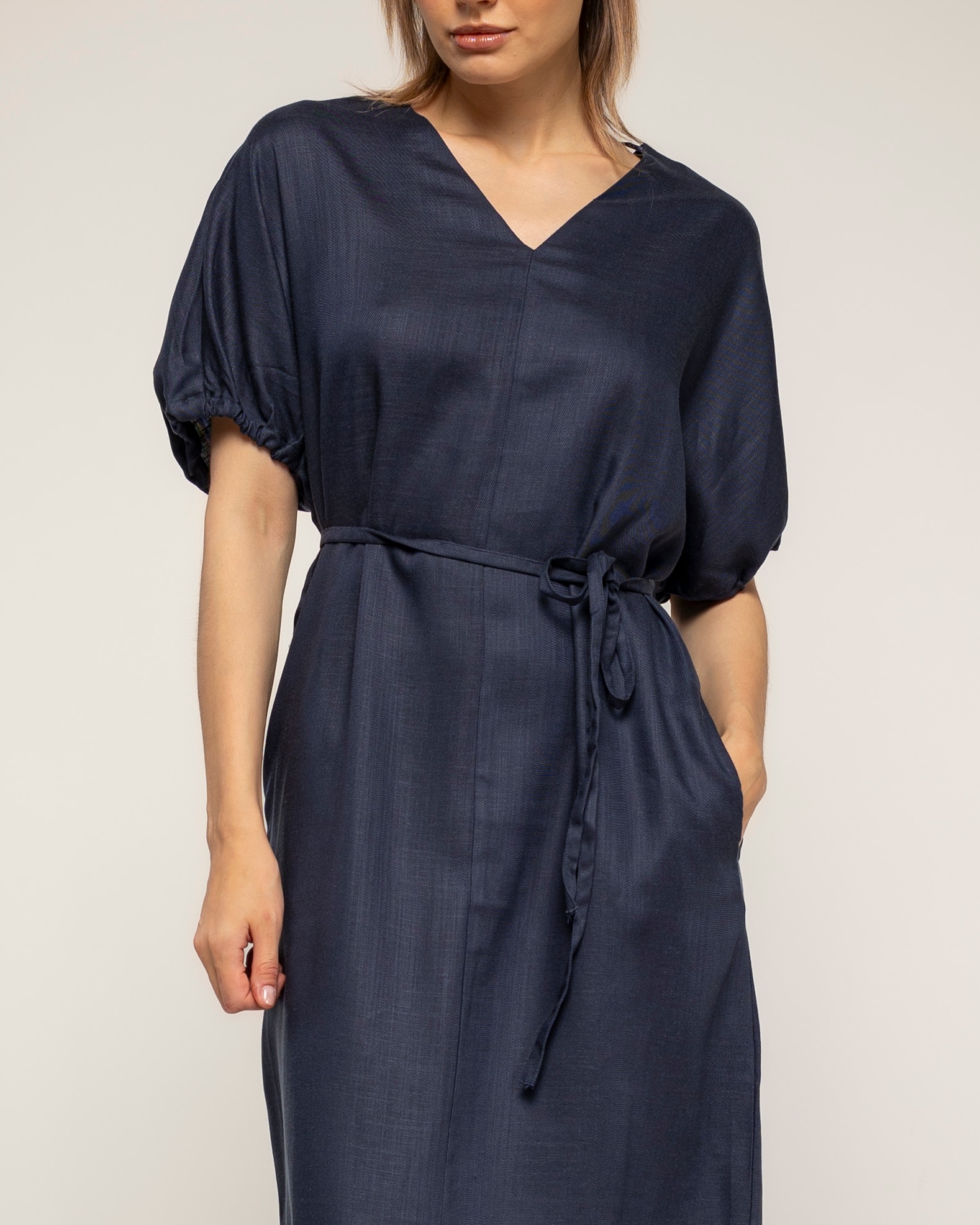 Vestido oversize con mangas fruncidas, cuello en pico - Tantra - Azul marino Azul marino-4