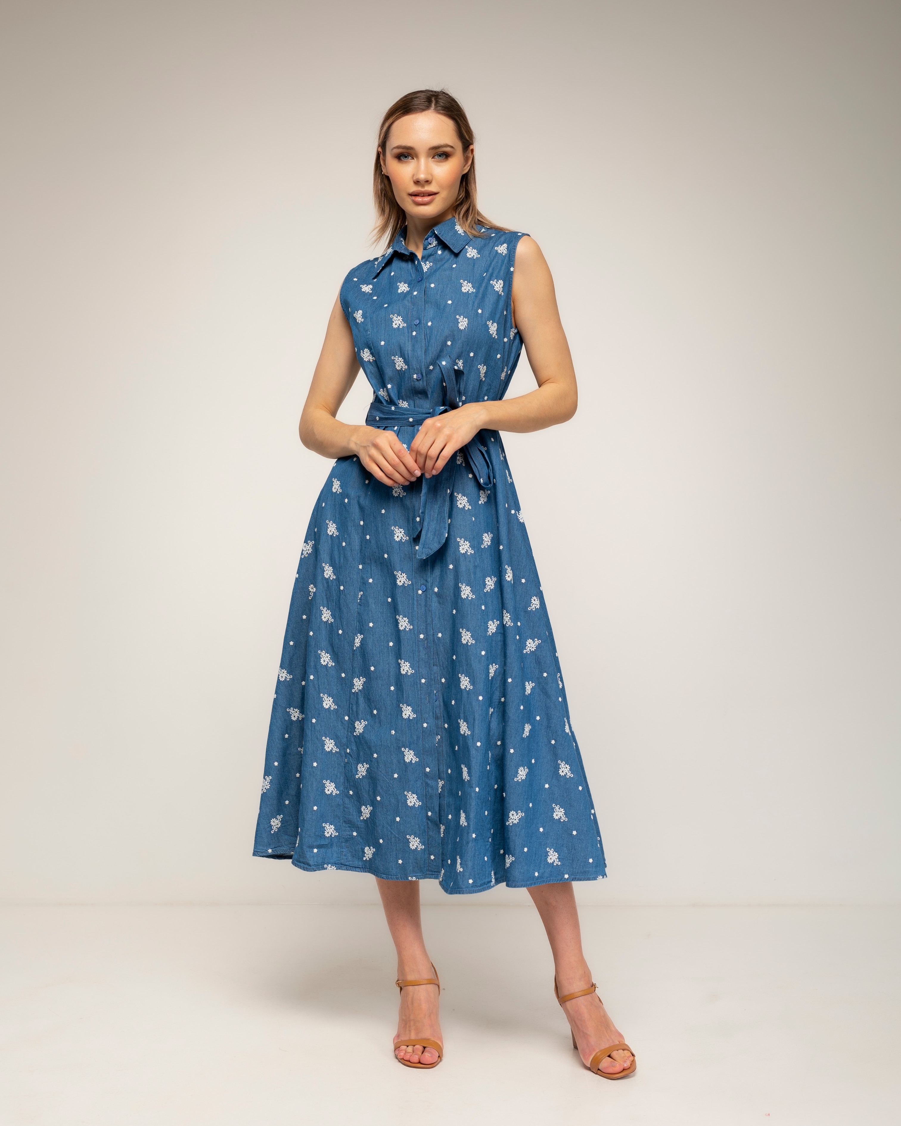 Tantra - Vestido midi camisero de tencel con bordados.