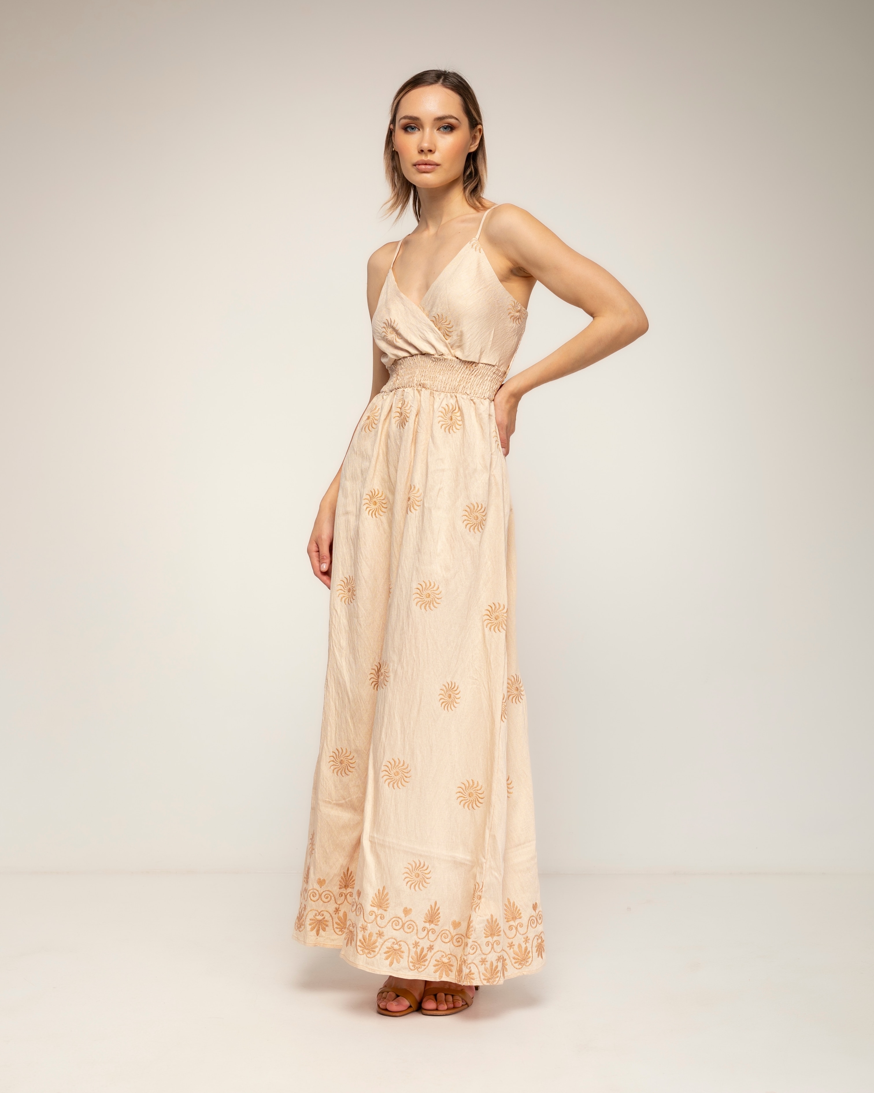 Vestido con lino de tirantes con bordados de flores y espalda fruncida - Tantra - Beige Beige-2