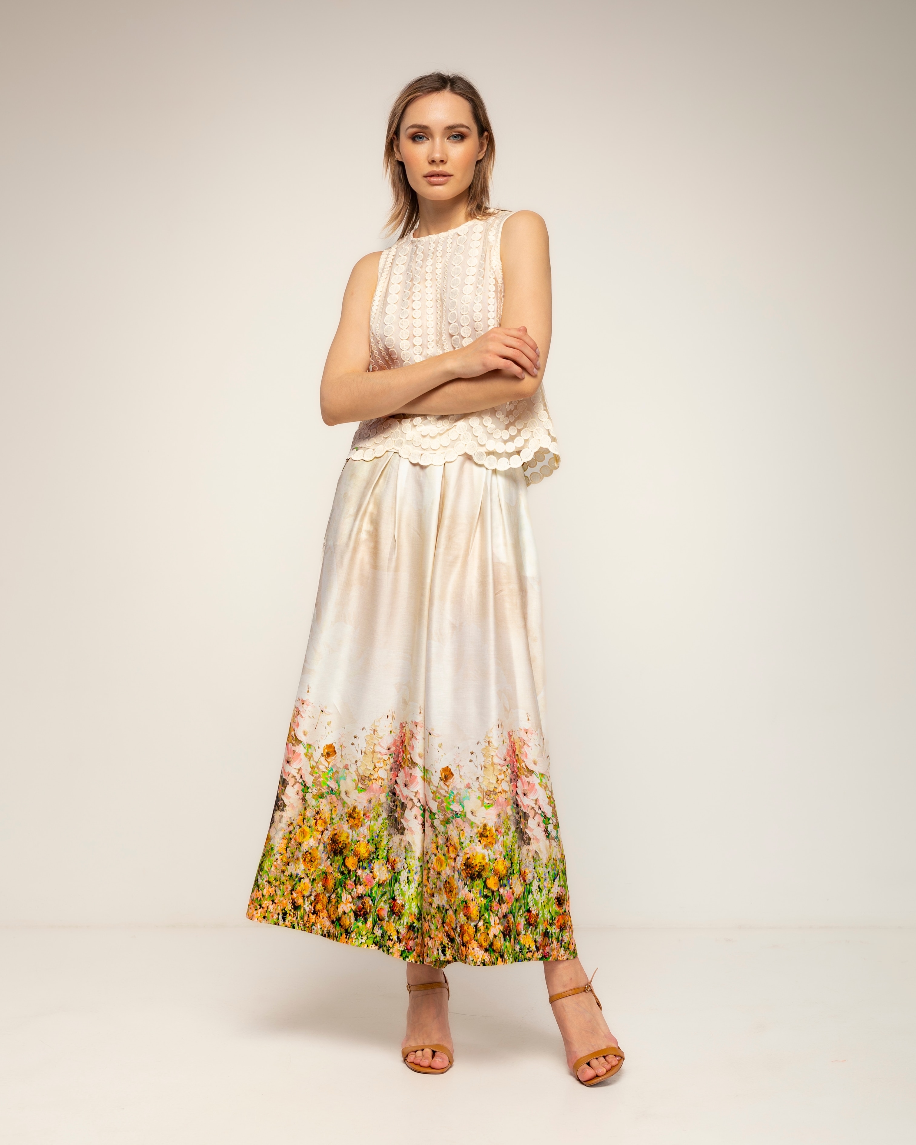 Tantra - Pantalón de mujer 100% tencel, ancho, con pinzas y estampado flores.