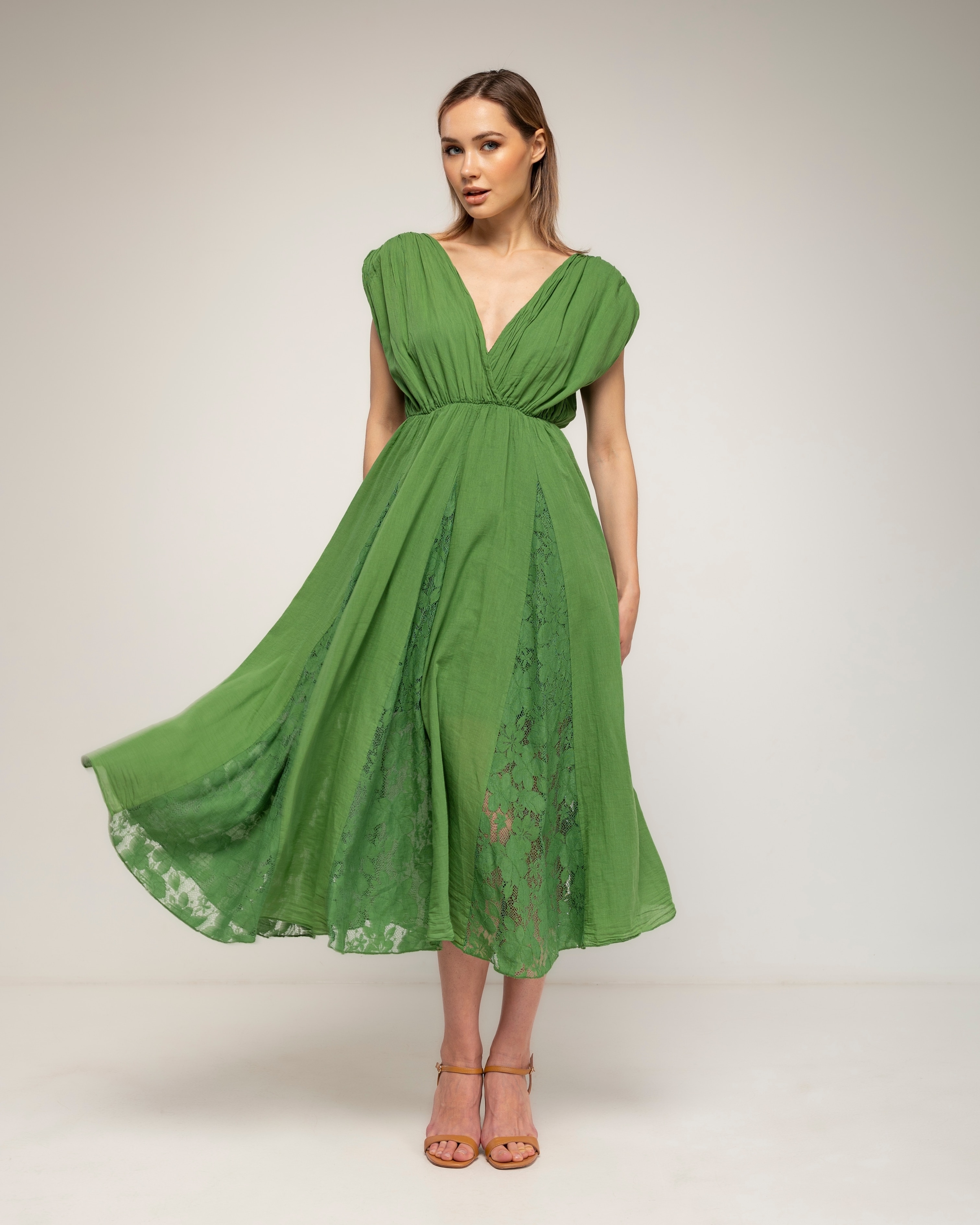 Vestido midi 100% algodón con vuelo y detalles de encaje - Tantra - Verde Verde-2