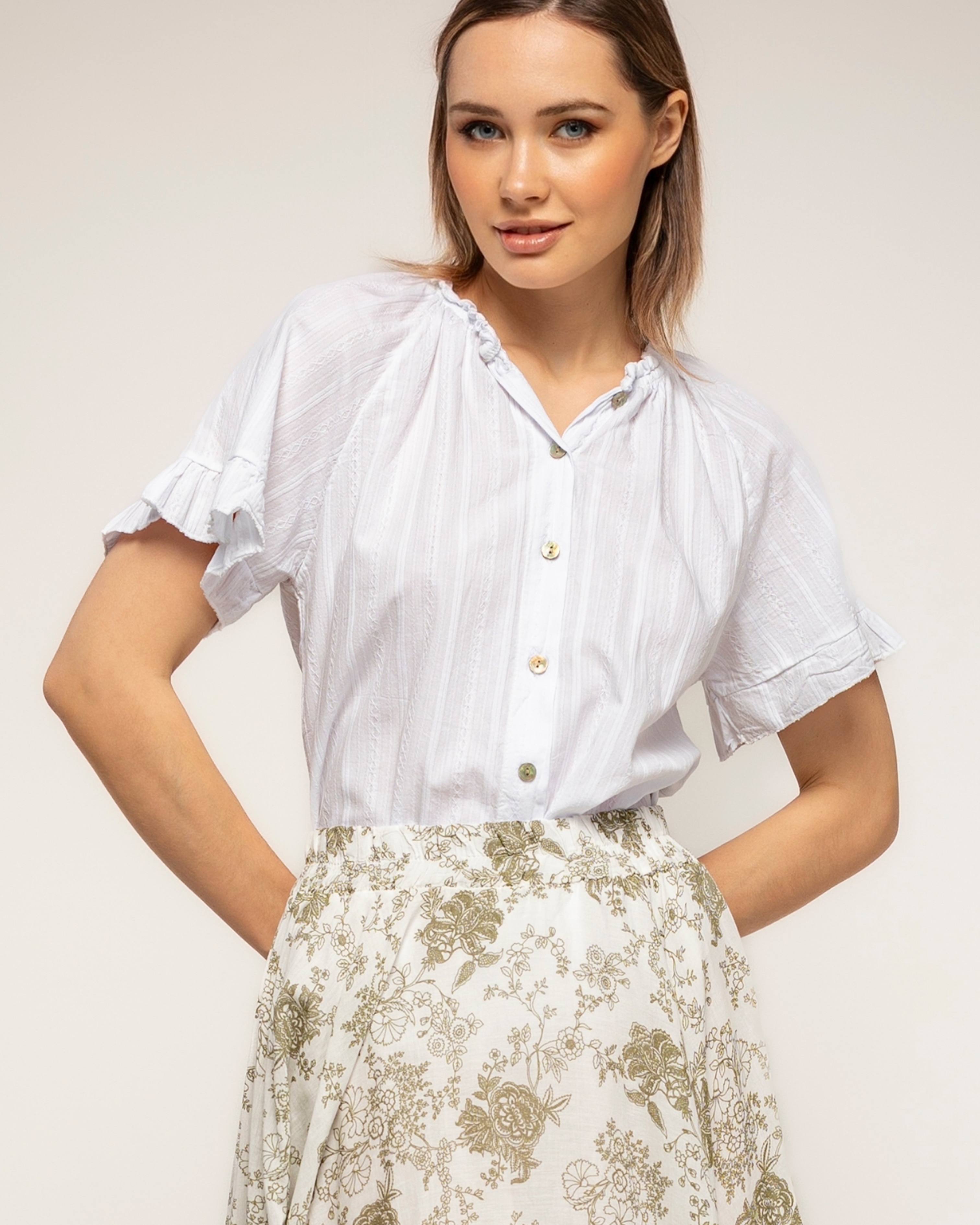 Camisa de mujer 100% algodón con cuello fruncido, volantes y textura - Tantra - Blanco Blanco-3