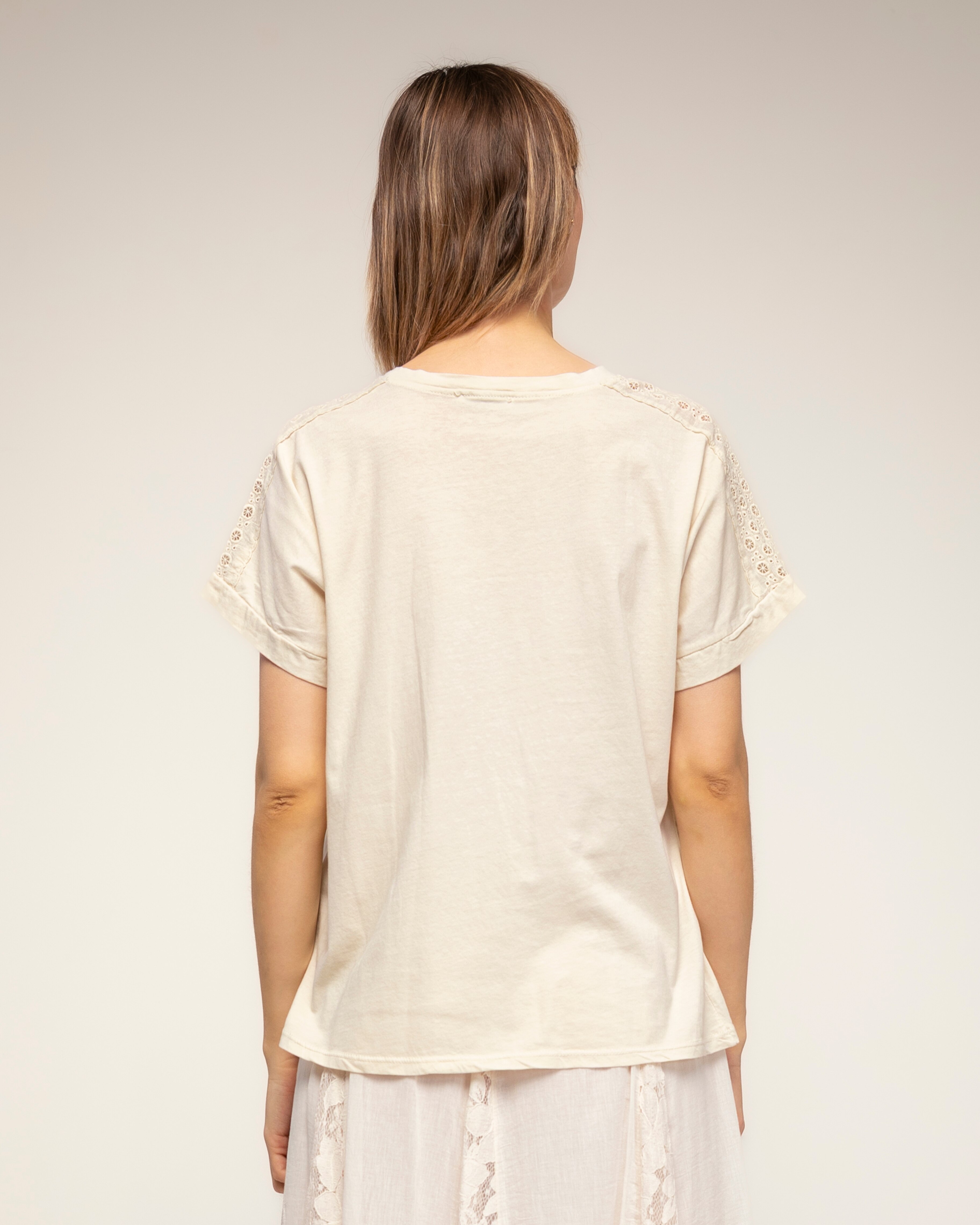 Camiseta de mujer 100% algodón con detalle bordado en los hombros - Tantra - Beige Beige-2