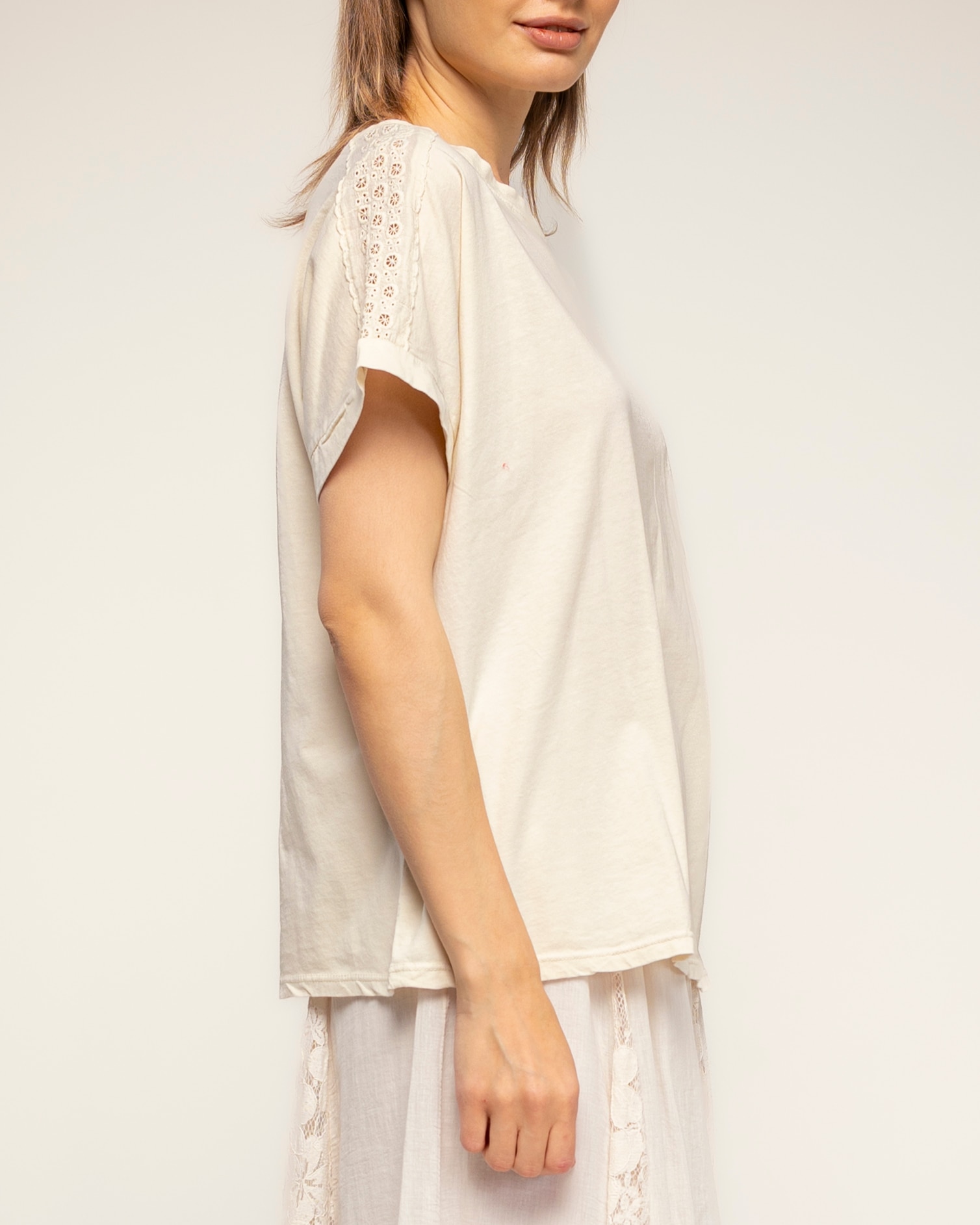 Camiseta de mujer 100% algodón con detalle bordado en los hombros - Tantra - Beige Beige-3