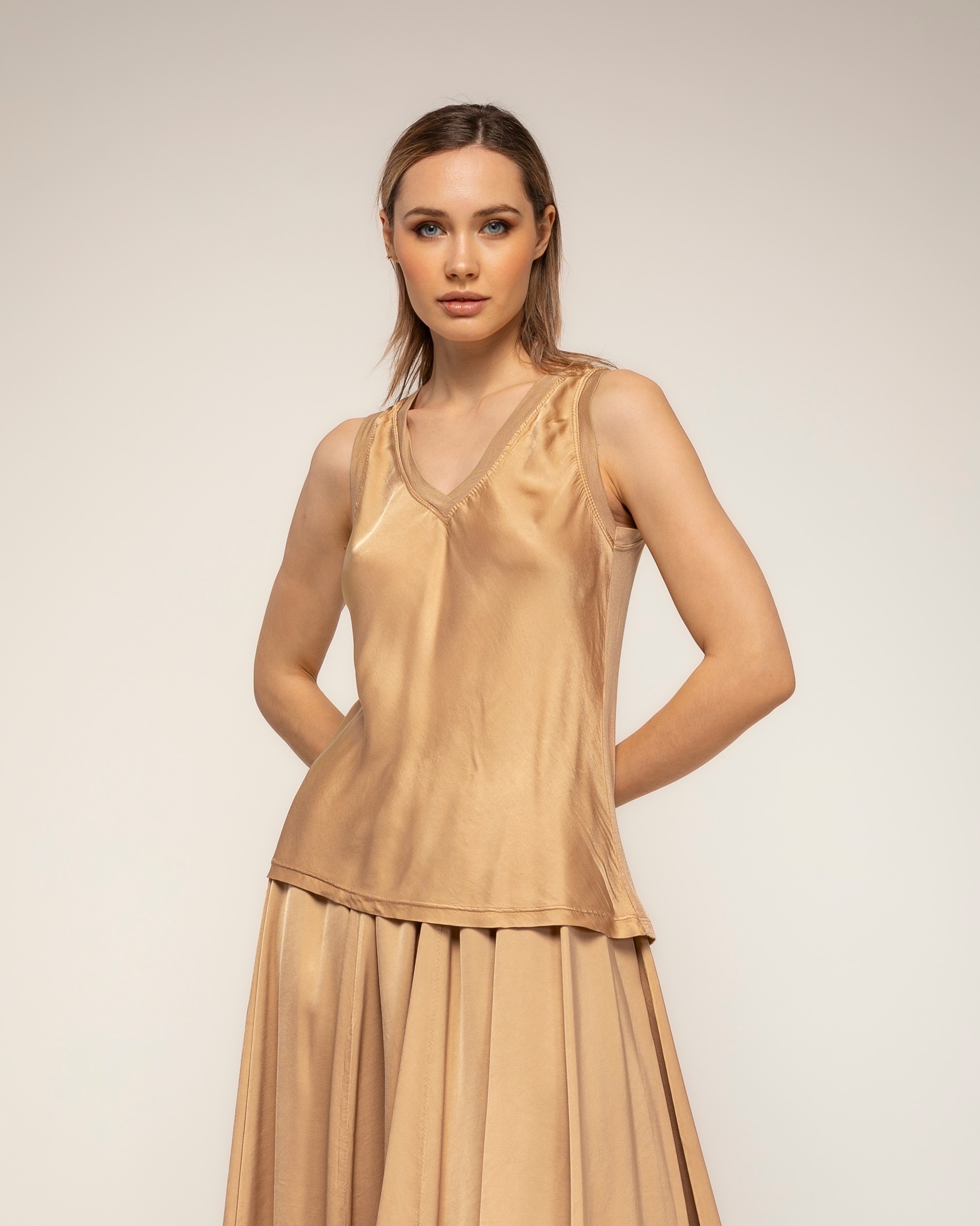 Top de mujer con seda con la parte de atrás de punto - Tantra - Camel Camel-1