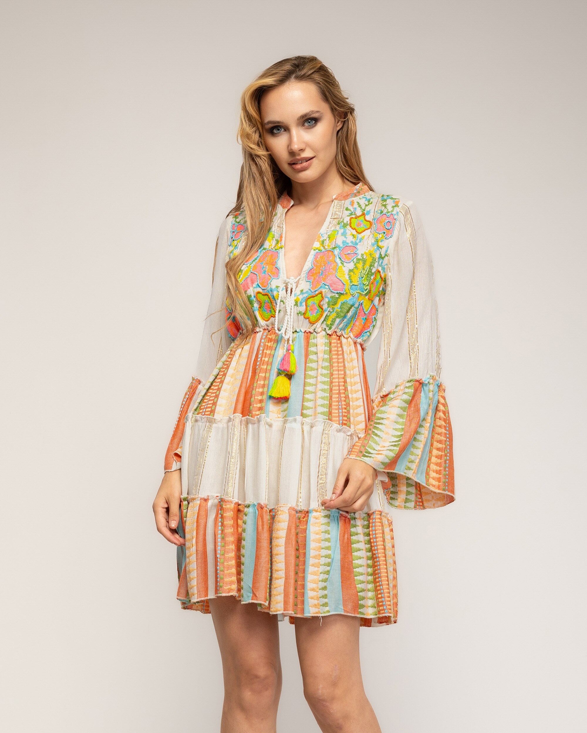 Imagen 4 de Vestido corto con bordados fluor y lentejuelas - Tantra - Blanco Blanco