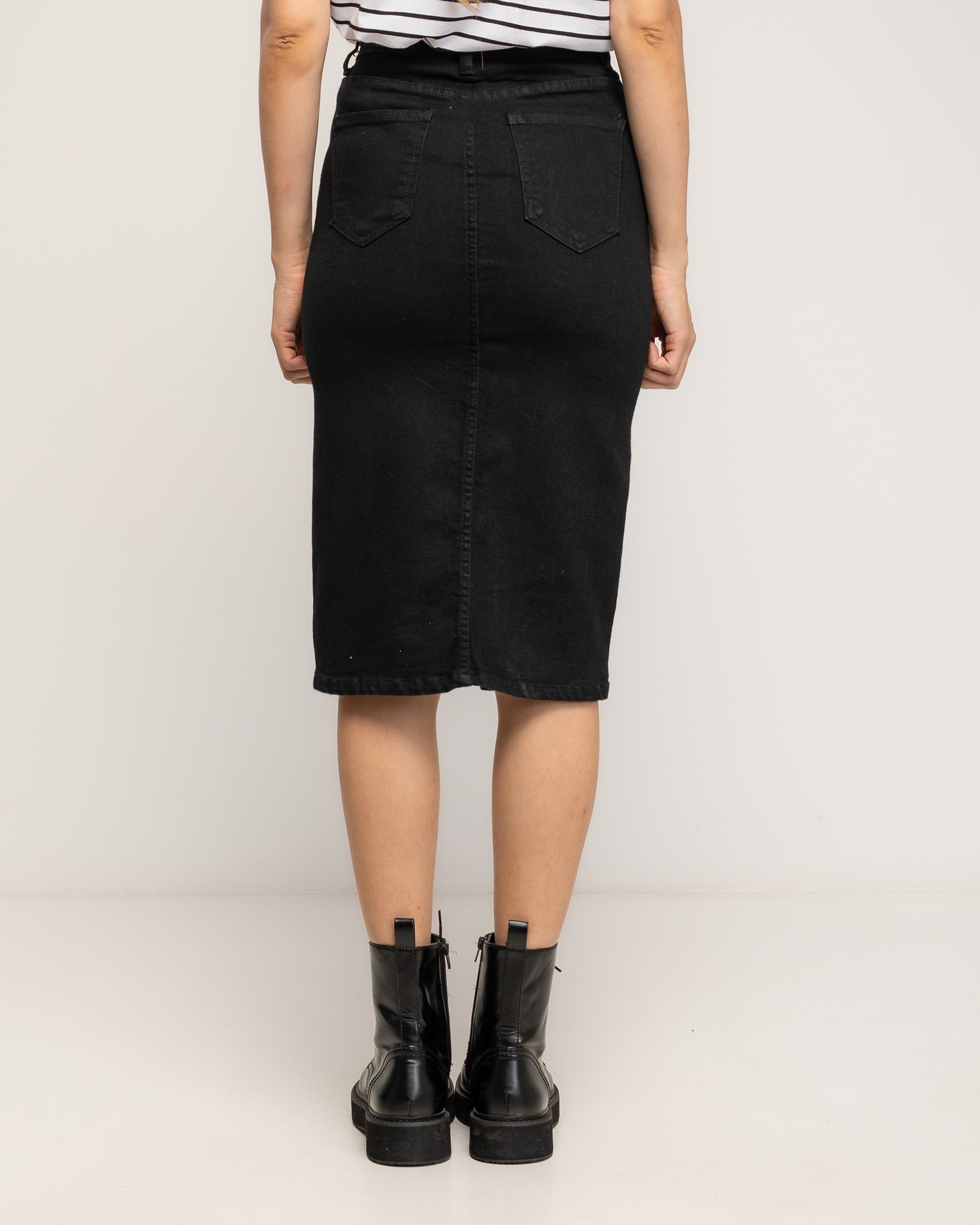 Falda denim entallada a la rodilla con cierre de botones dorados - Tantra - Negro Negro-3