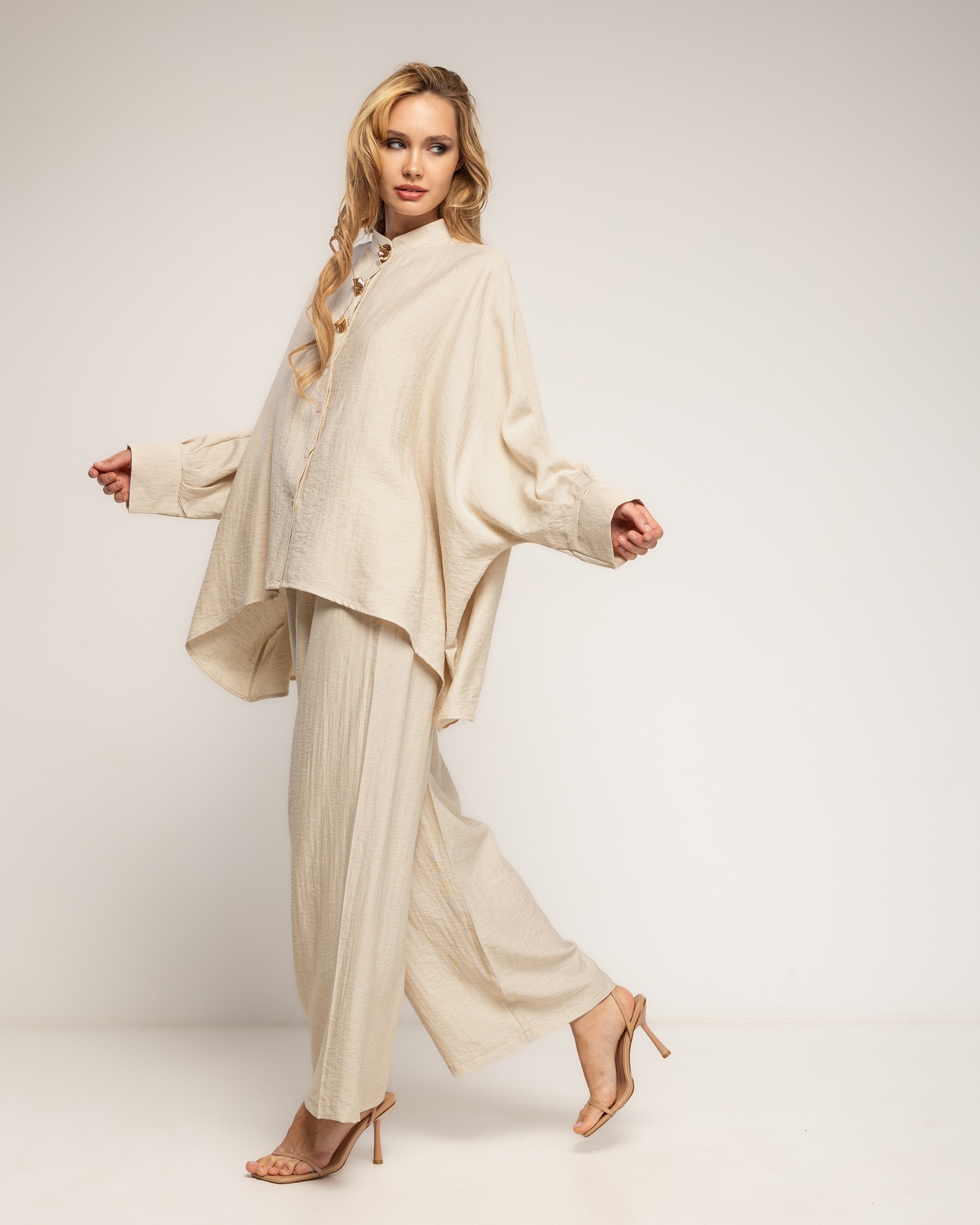 Set de mujer con lino de pantalón y camisa estilo oversize con botones dorados - Tantra - Beige Beige-2