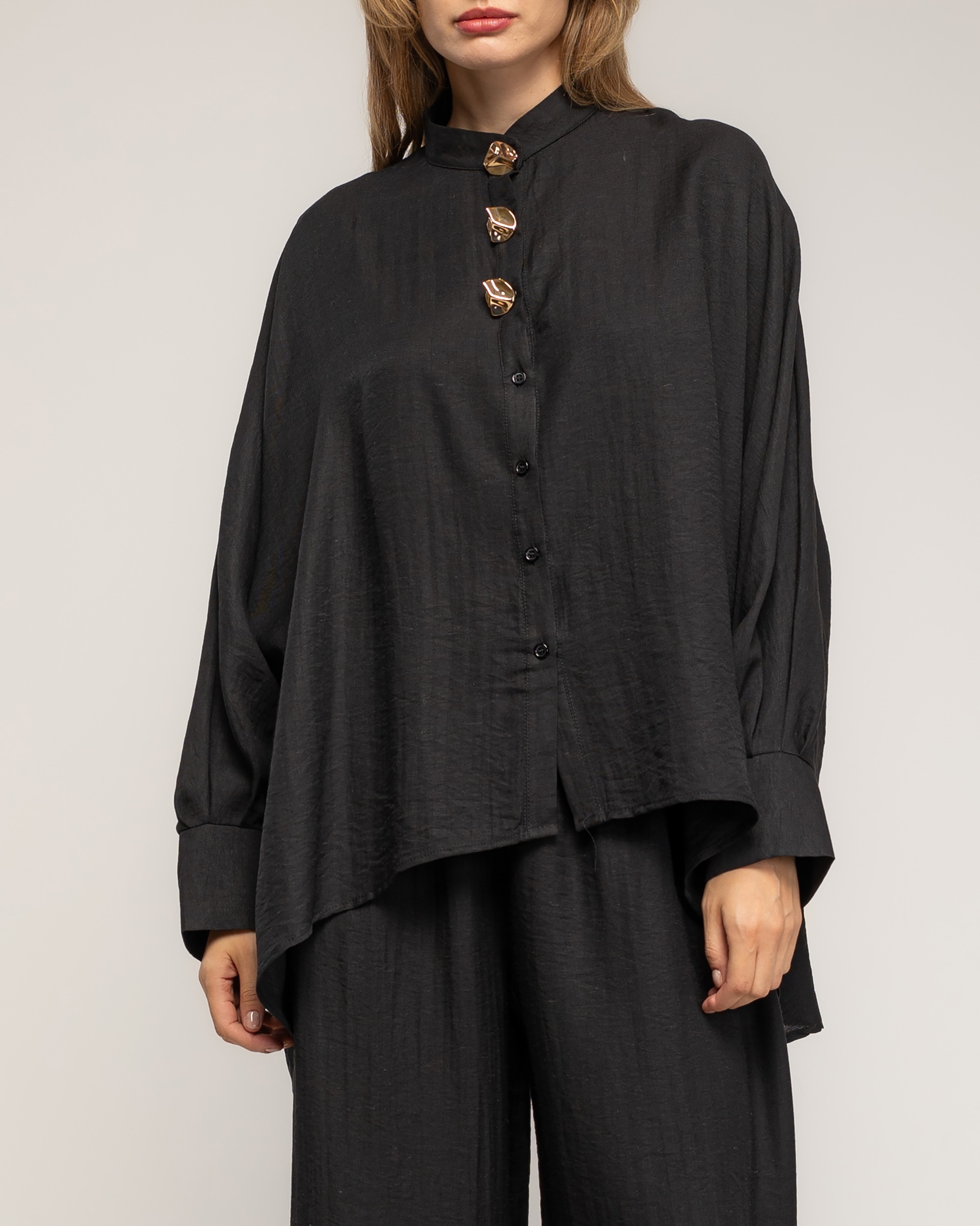 Set de mujer con lino de pantalón y camisa estilo oversize con botones dorados - Tantra - Negro Negro-3