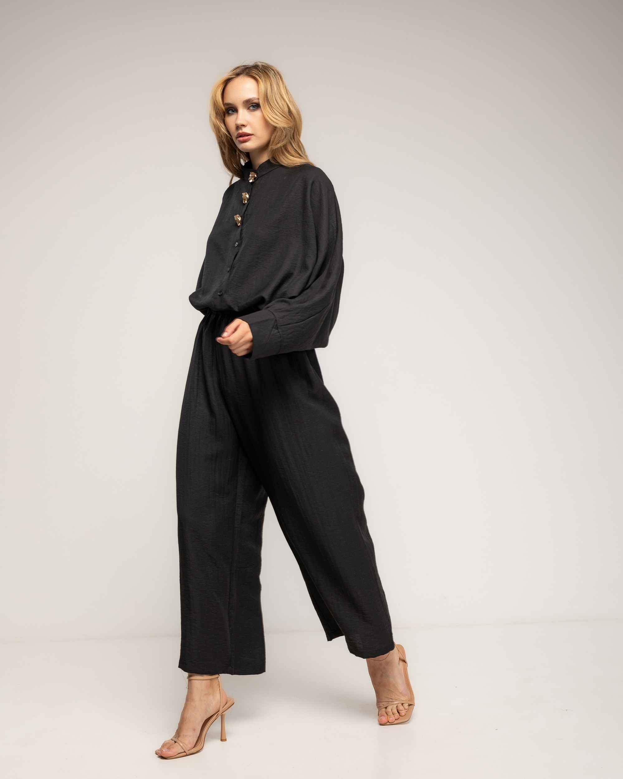 Set de mujer con lino de pantalón y camisa estilo oversize con botones dorados - Tantra - Negro Negro-4