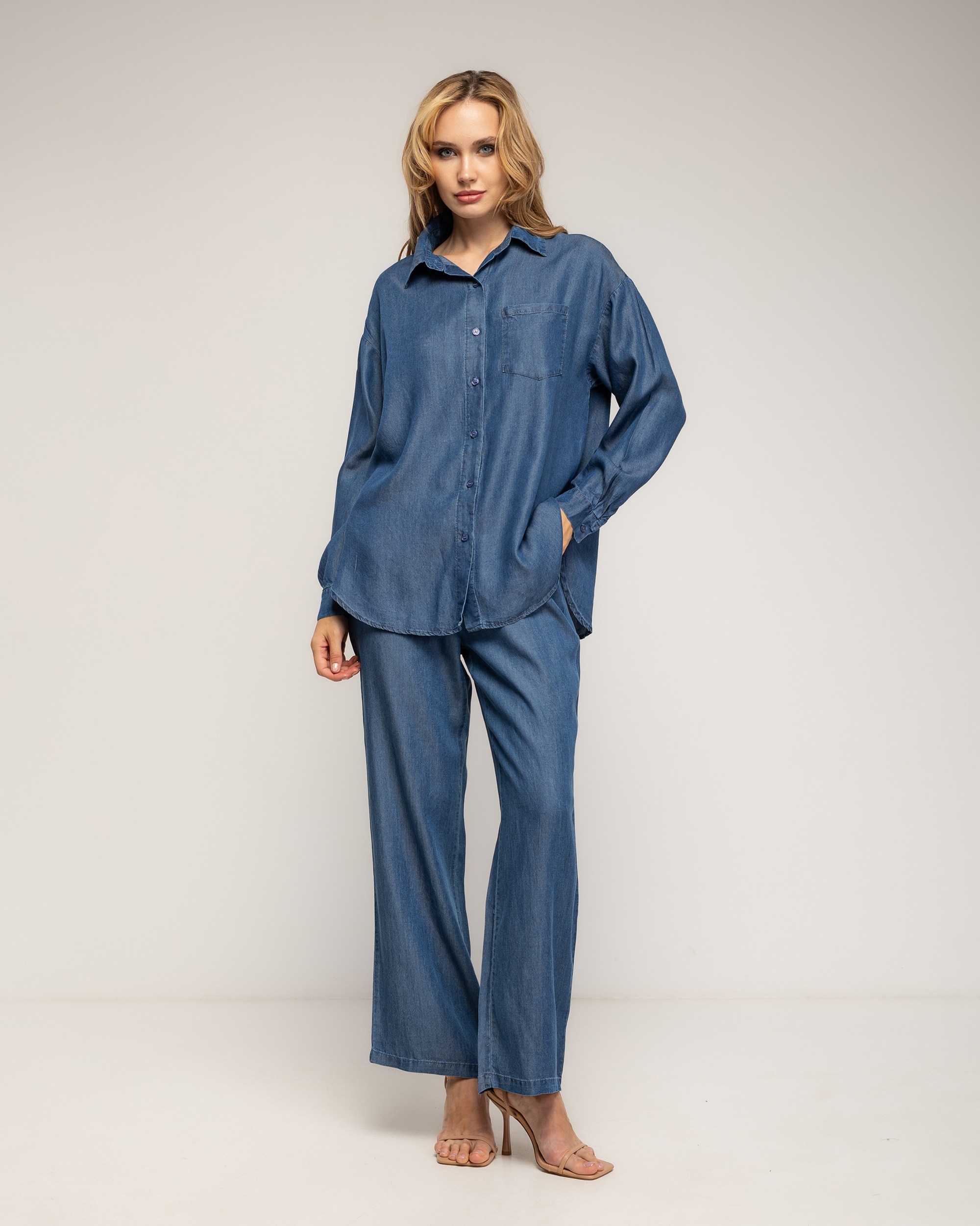 Imagen 0 de Set de mujer 100% tencel pantalón de tencel  con cintura elástica en la parte de atrás  y camisa con bolsillo Azul oscuro