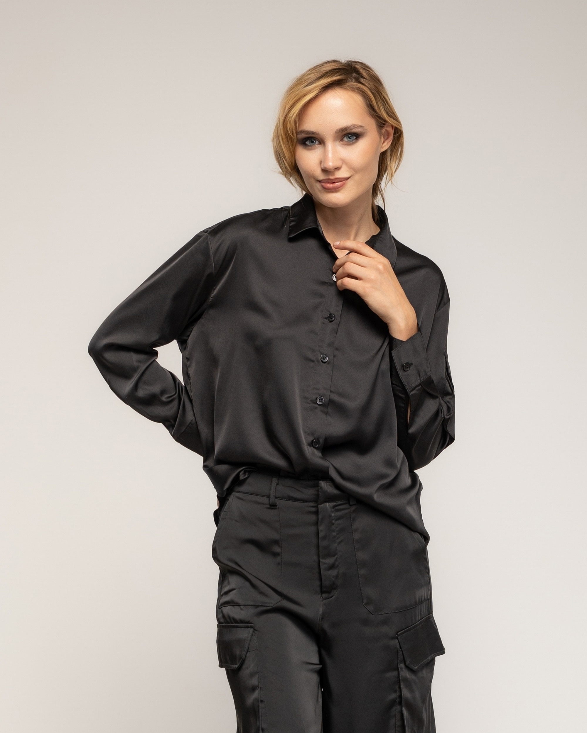 Blusa de mujer de raso con bolsillo tipo cargo - Tantra - Negro Negro-1