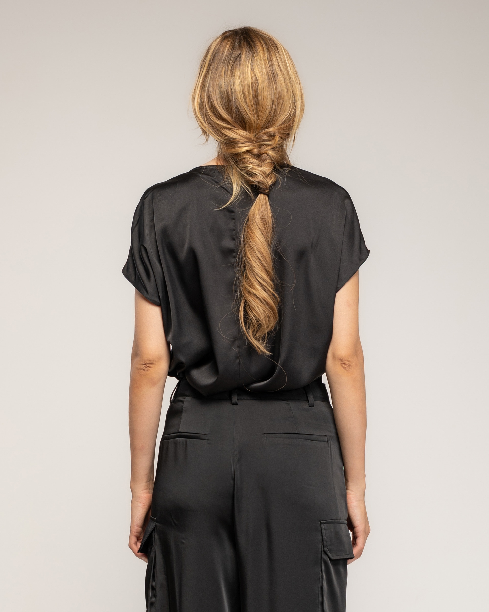 Top de mujer de raso con cuello pico - Tantra - Negro Negro-2