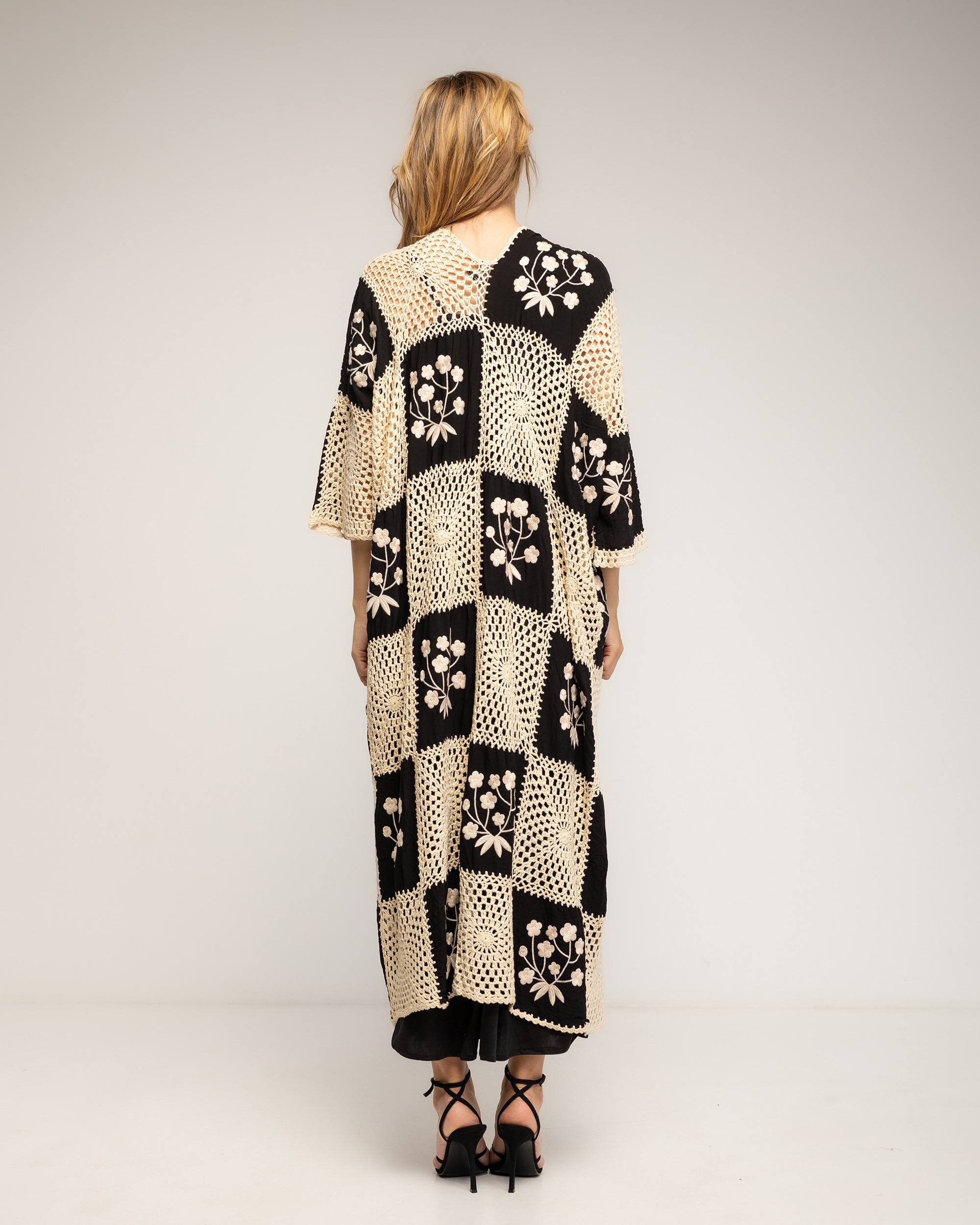Chaqueta de mujer larga de crochet bicolor con bordados - Tantra - Negro Negro-3