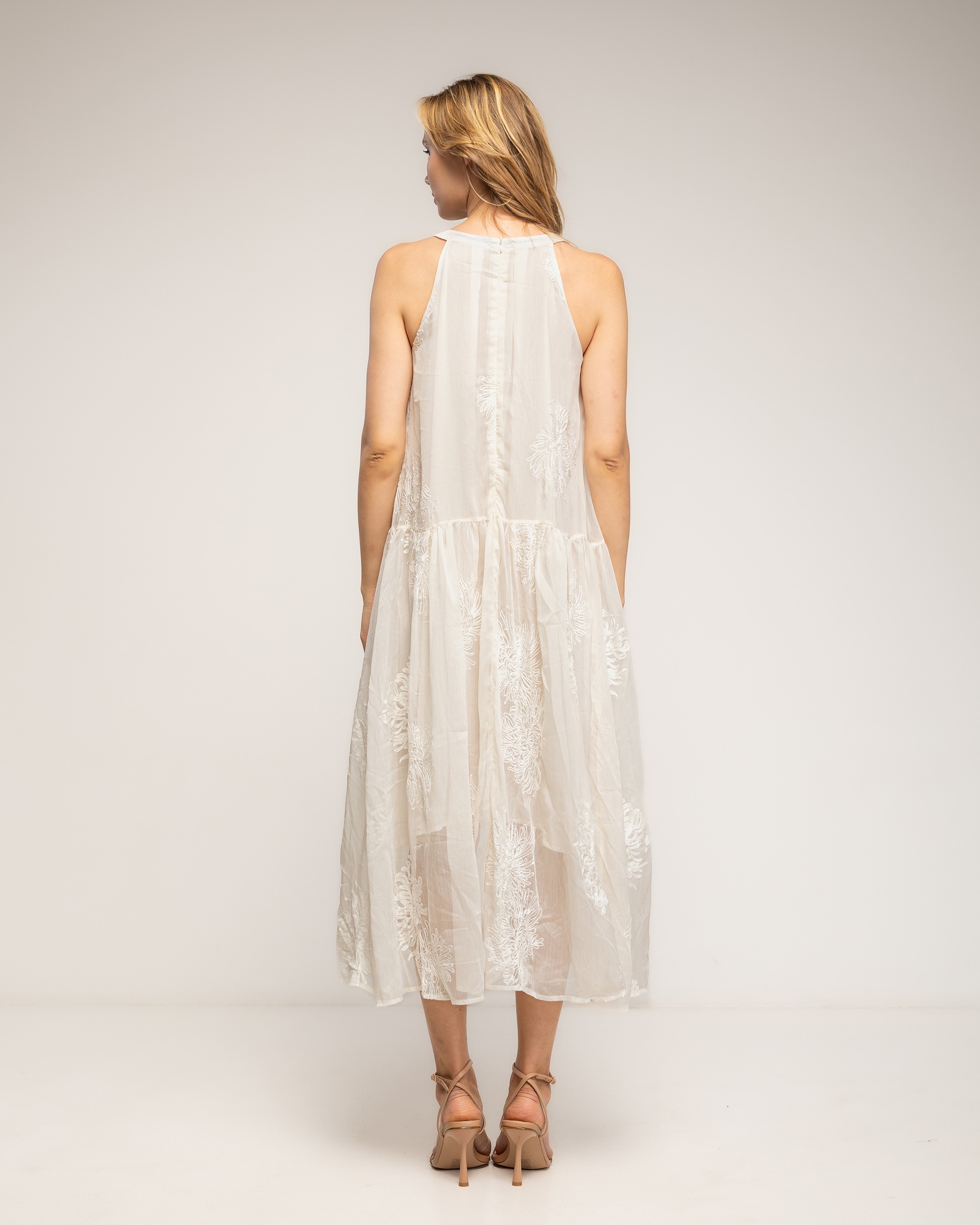 Vestido maxi con capas y bordado y cuello halter - Tantra - Crudo Crudo-3