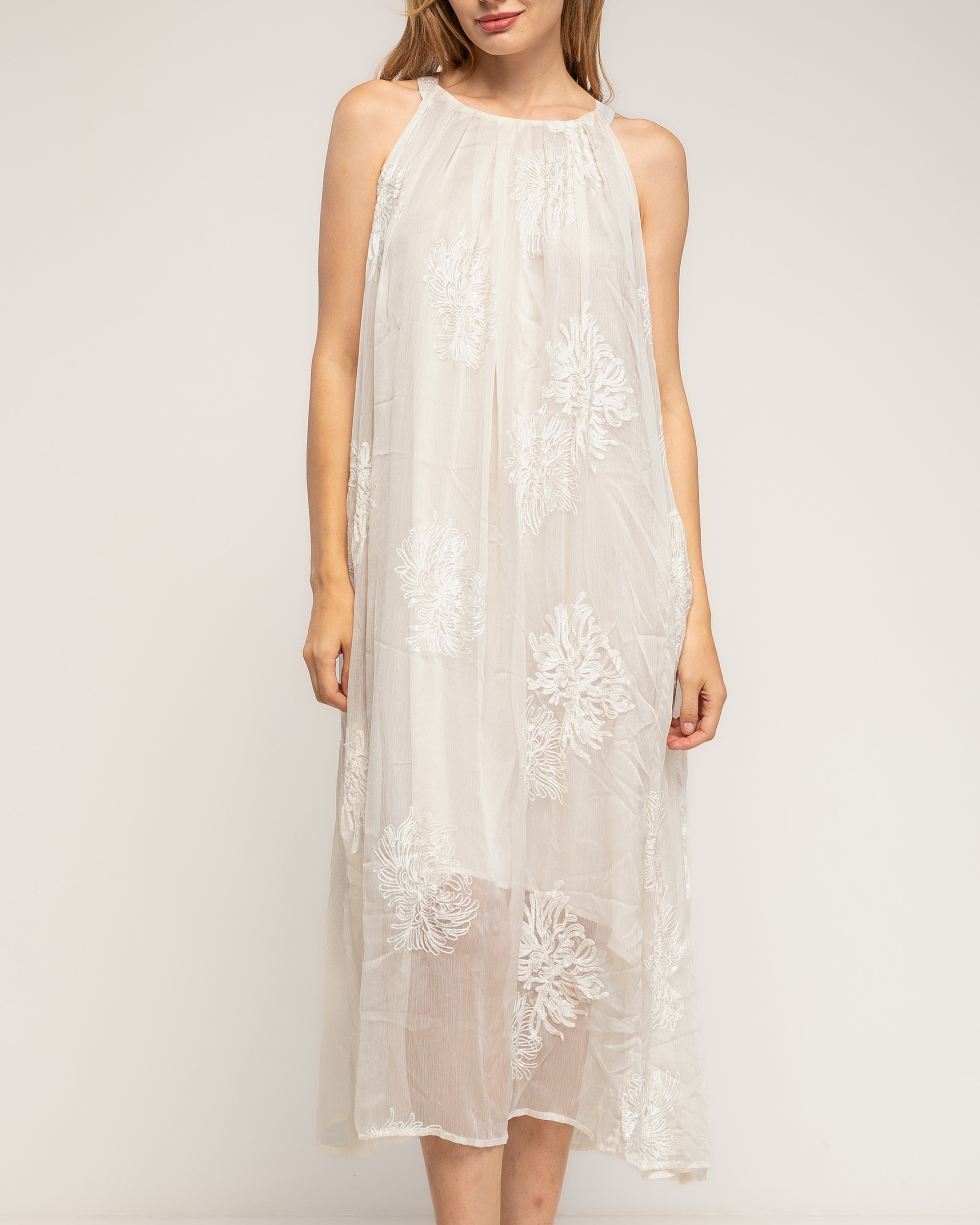 Vestido maxi con capas y bordado y cuello halter - Tantra - Crudo Crudo-4