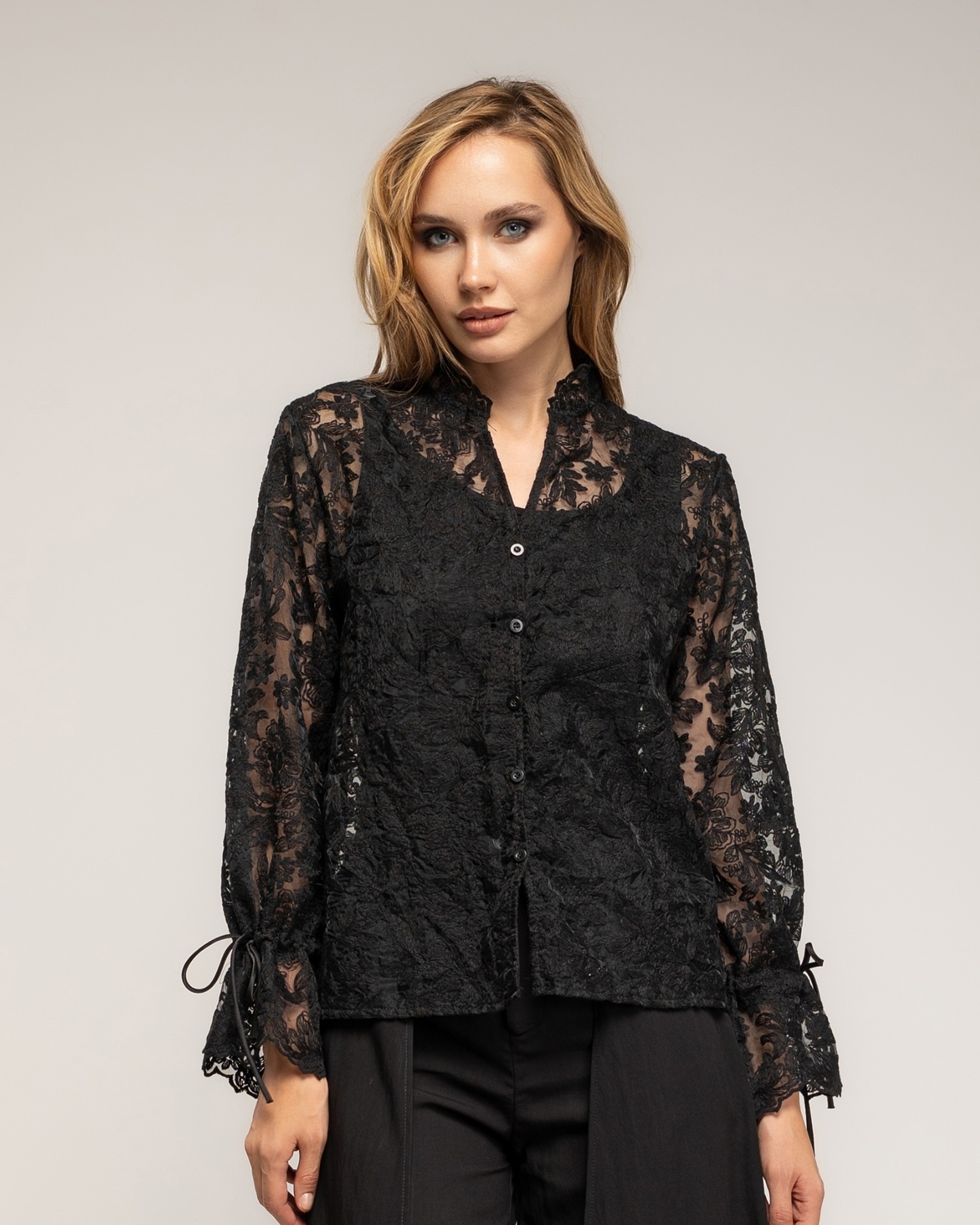 Blusa de mujer de encaje con cuello pico - Tantra - Negro Negro-1