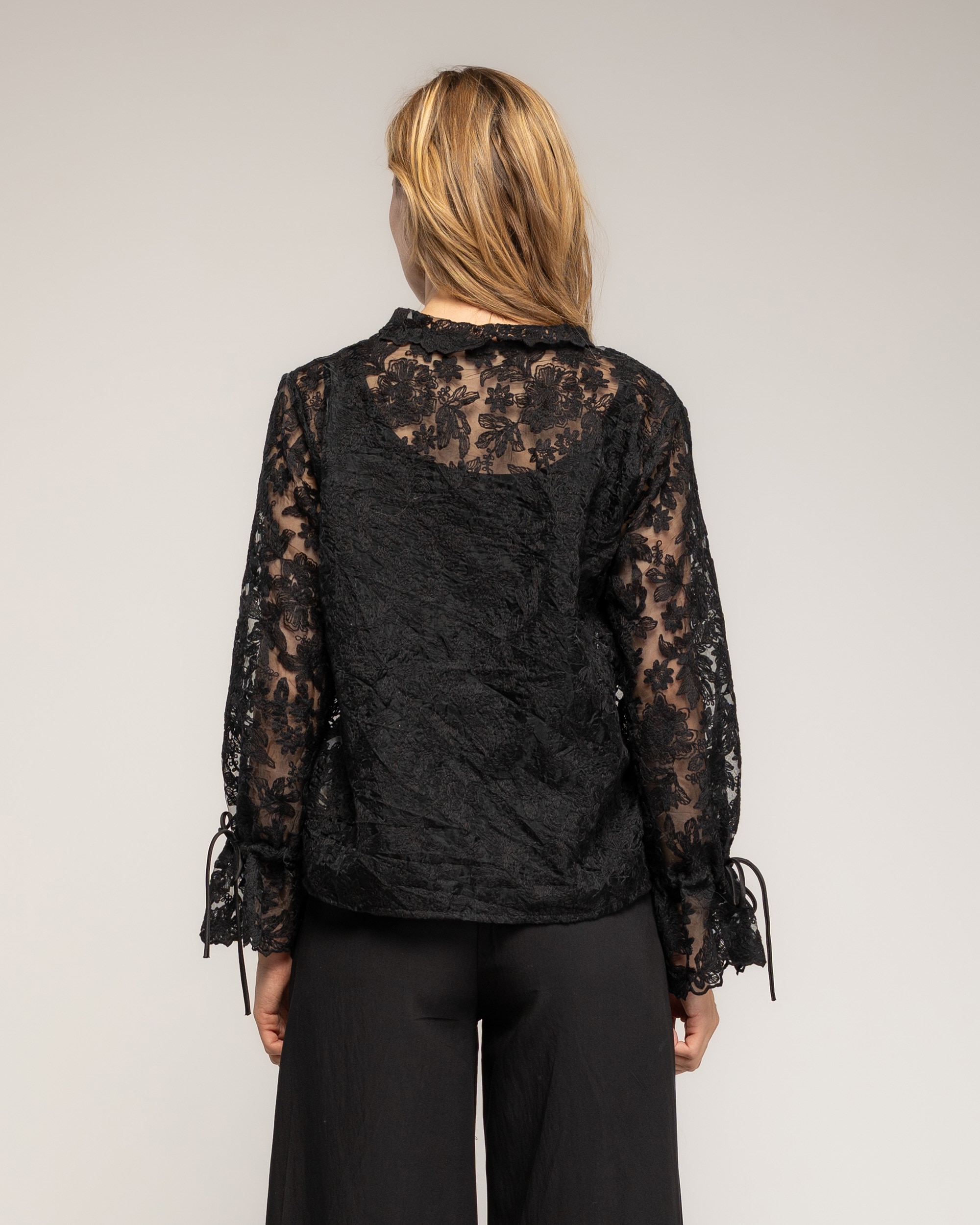 Blusa de mujer de encaje con cuello pico - Tantra - Negro Negro-2