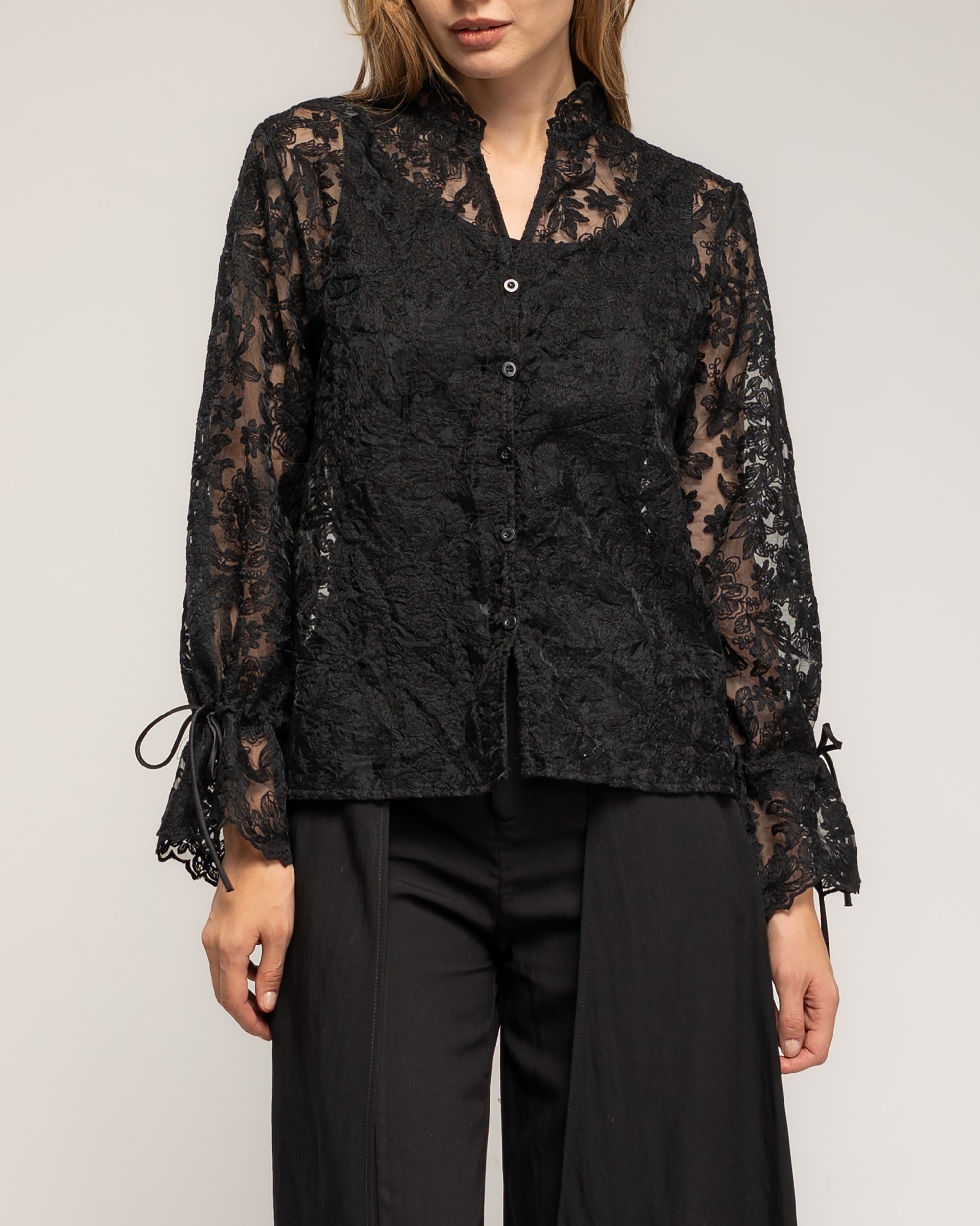 Blusa de mujer de encaje con cuello pico - Tantra - Negro Negro-3