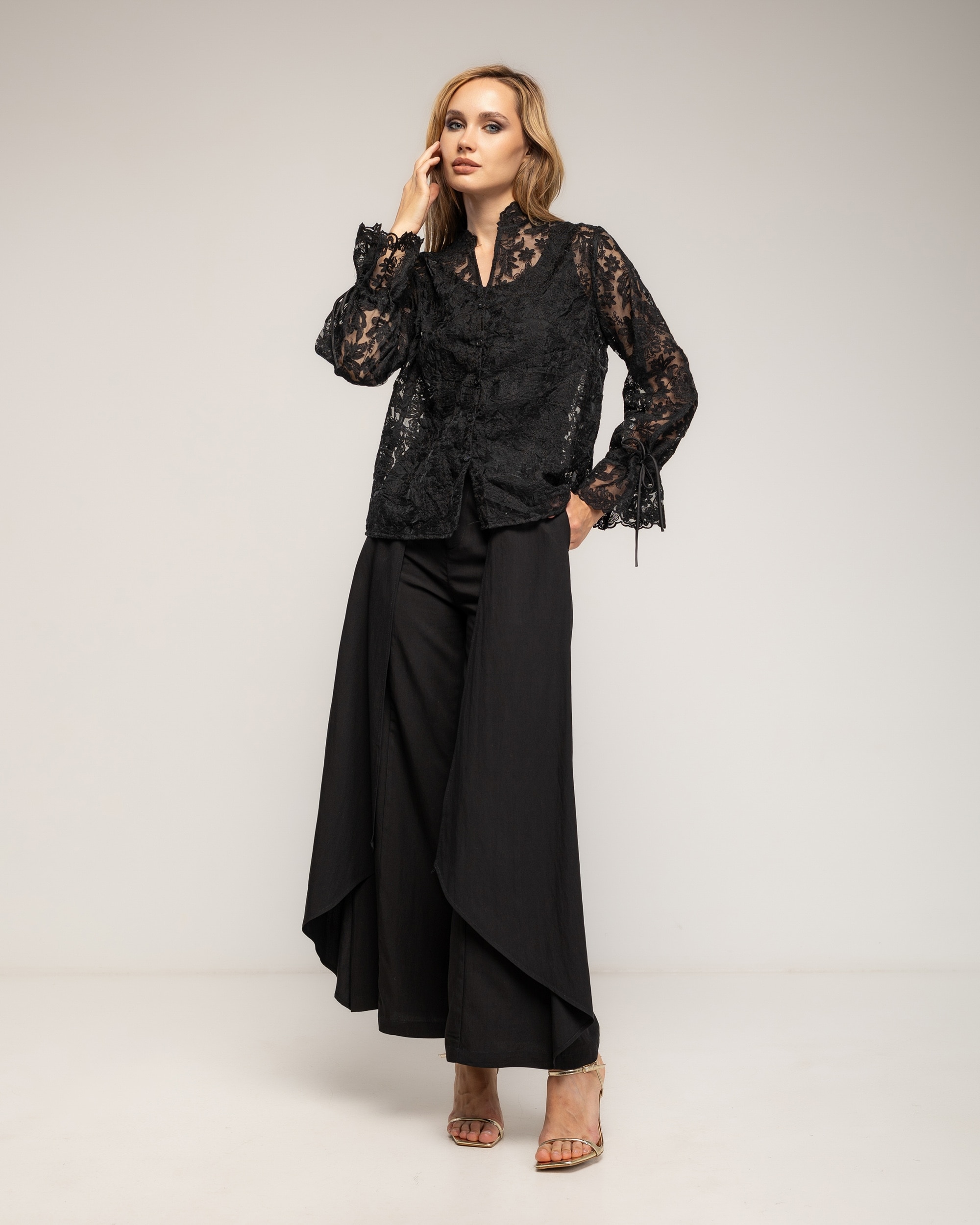 Blusa de mujer de encaje con cuello pico - Tantra - Negro Negro-4