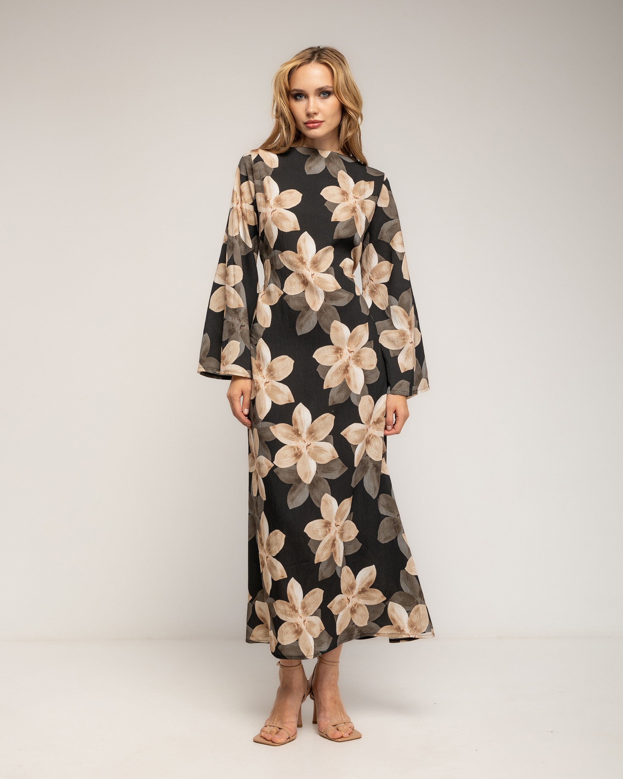 Vestido largo de flores con cuello cuadrado y tiras atrás - Tantra - Negro Negro-2