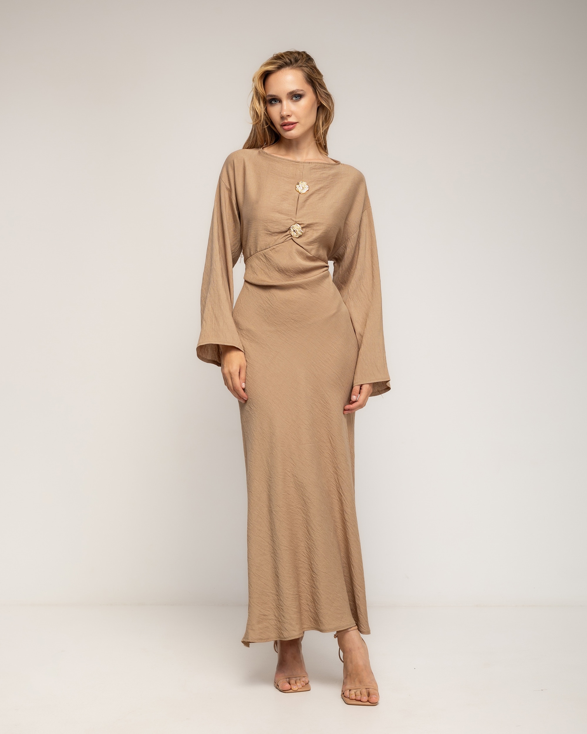 Vestido con corte en el pecho y detalle de boton dorado - Tantra - Camel Camel-2
