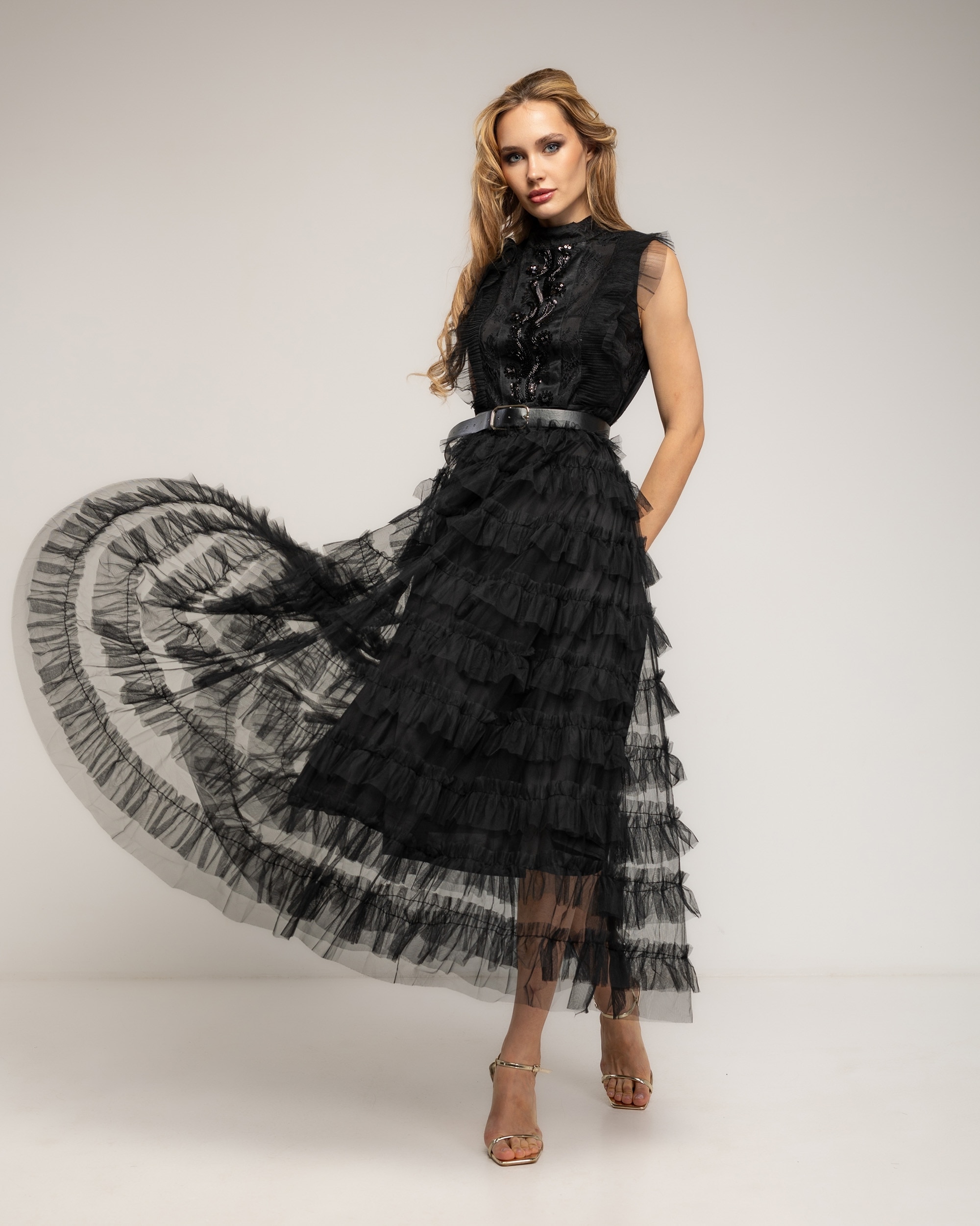 Vestido maxi de con falda de volantes y encaje y cuerpo con pedreria - Tantra - Negro Negro-4