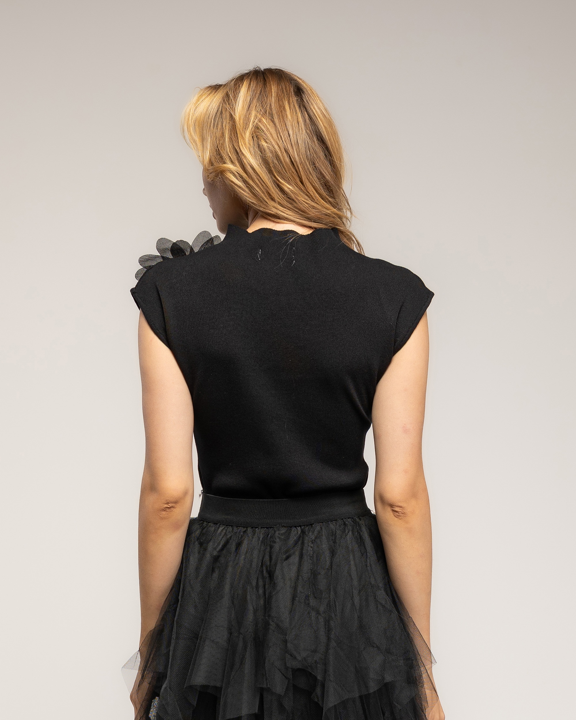 Top de mujer de punto con patch de flores - Tantra - Negro Negro-2