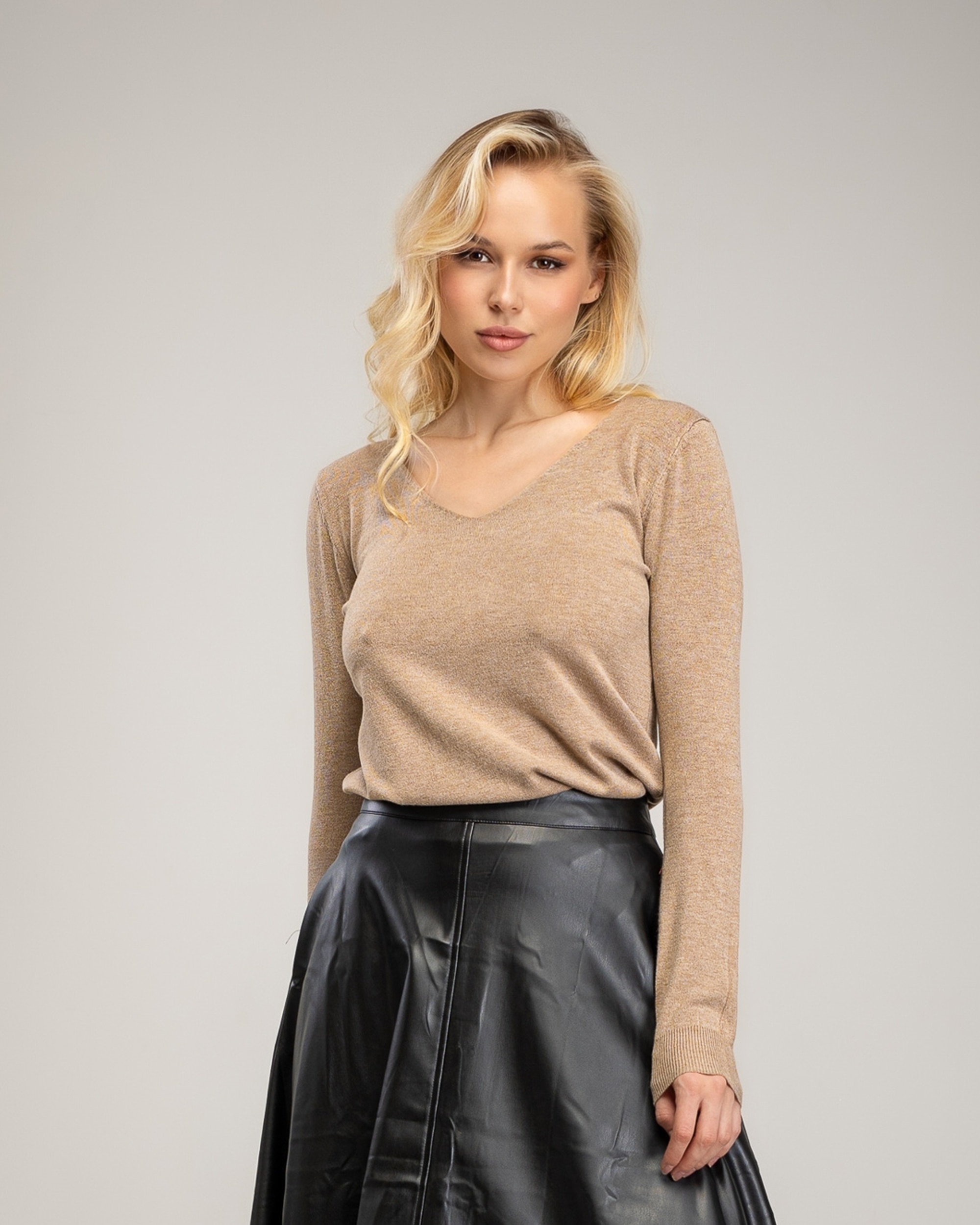 Imagen 0 de Jersey de punto fino de mujer con cuello pico Camel
