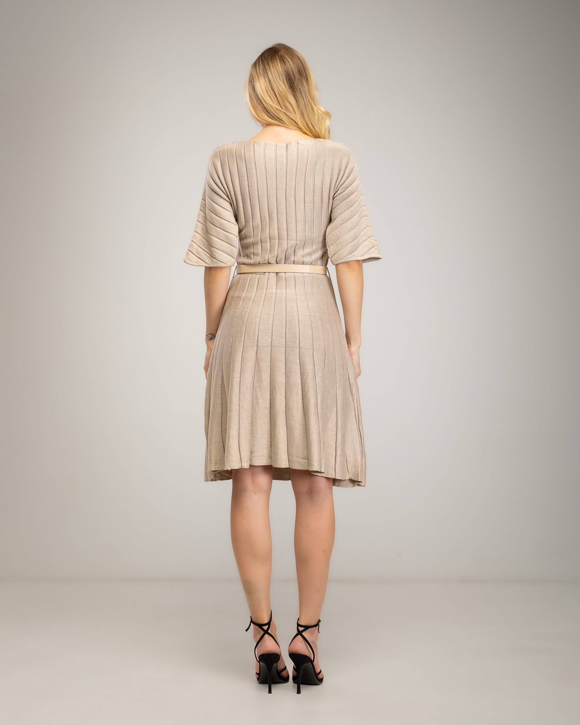 Vestido de punto fino con cuello barco y mangas tipo murcielago - Tantra - Beige Beige-3