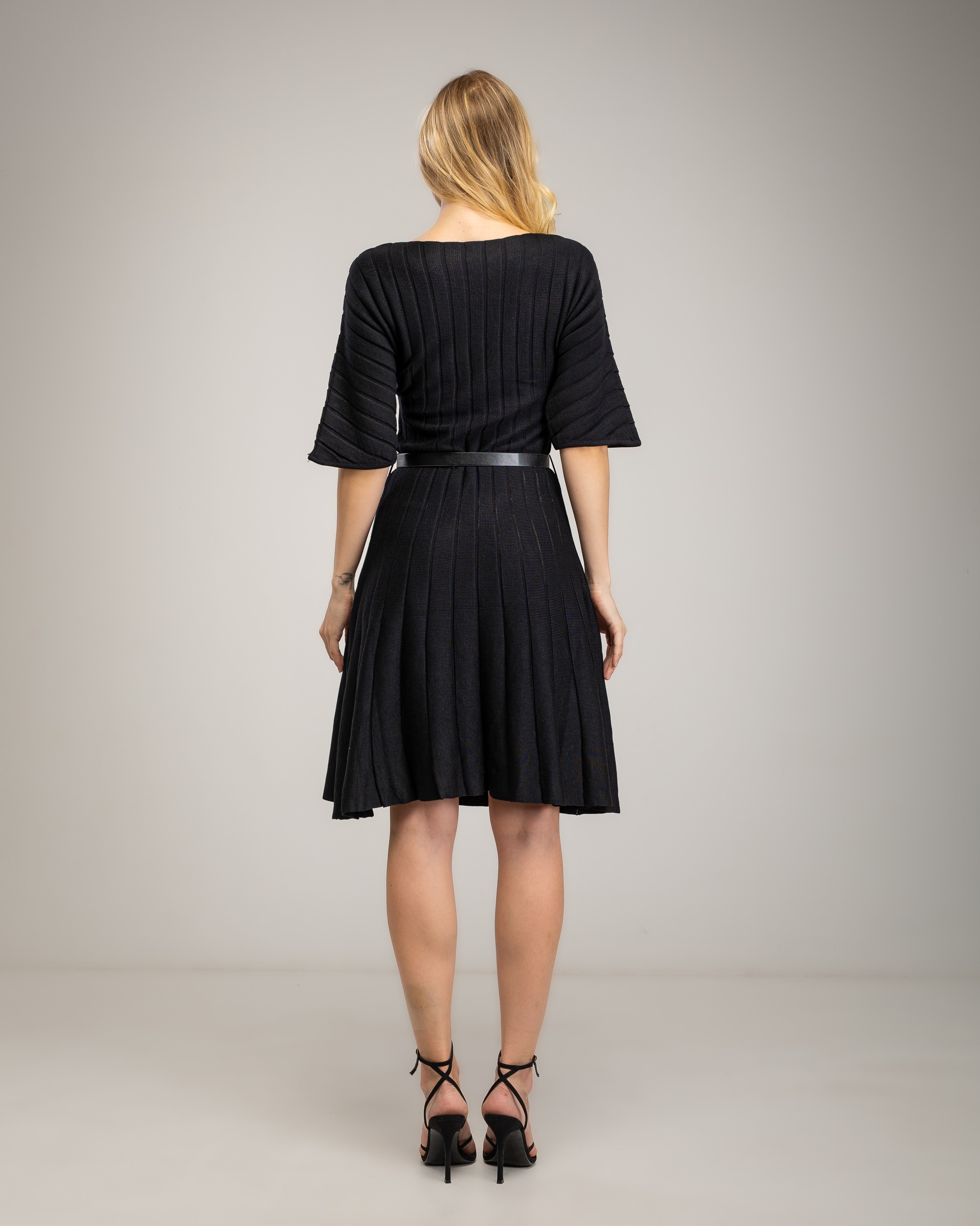 Vestido de punto fino con cuello barco y mangas tipo murcielago - Tantra - Negro Negro-2