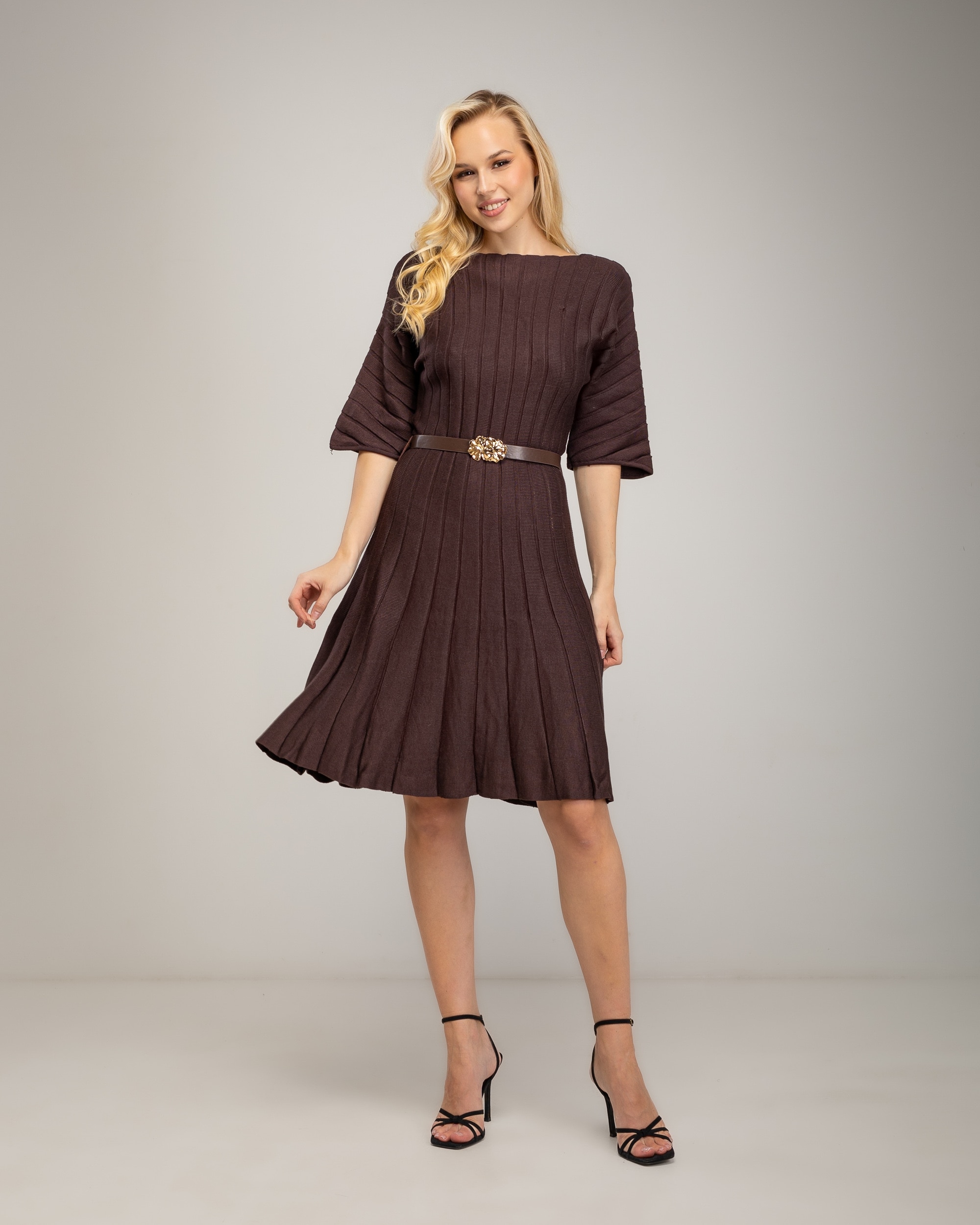 Vestido de punto fino con cuello barco y mangas tipo murcielago - Tantra - Marrón Marrón-1
