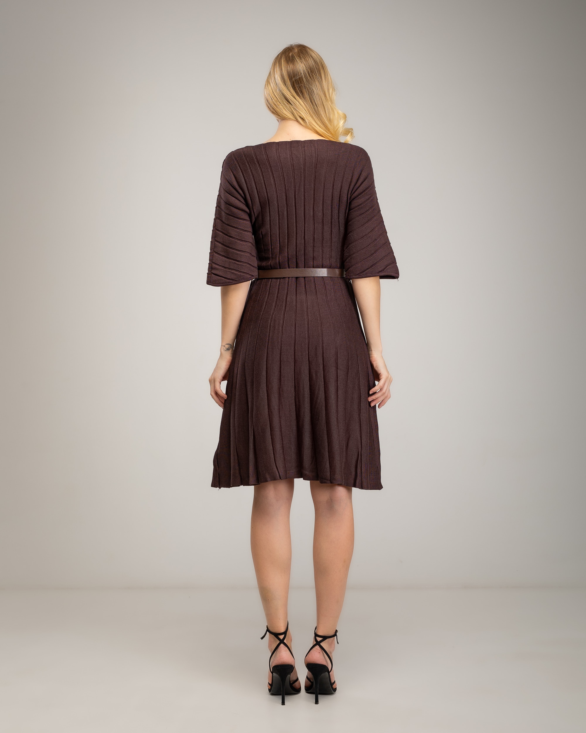Vestido de punto fino con cuello barco y mangas tipo murcielago - Tantra - Marrón Marrón-3