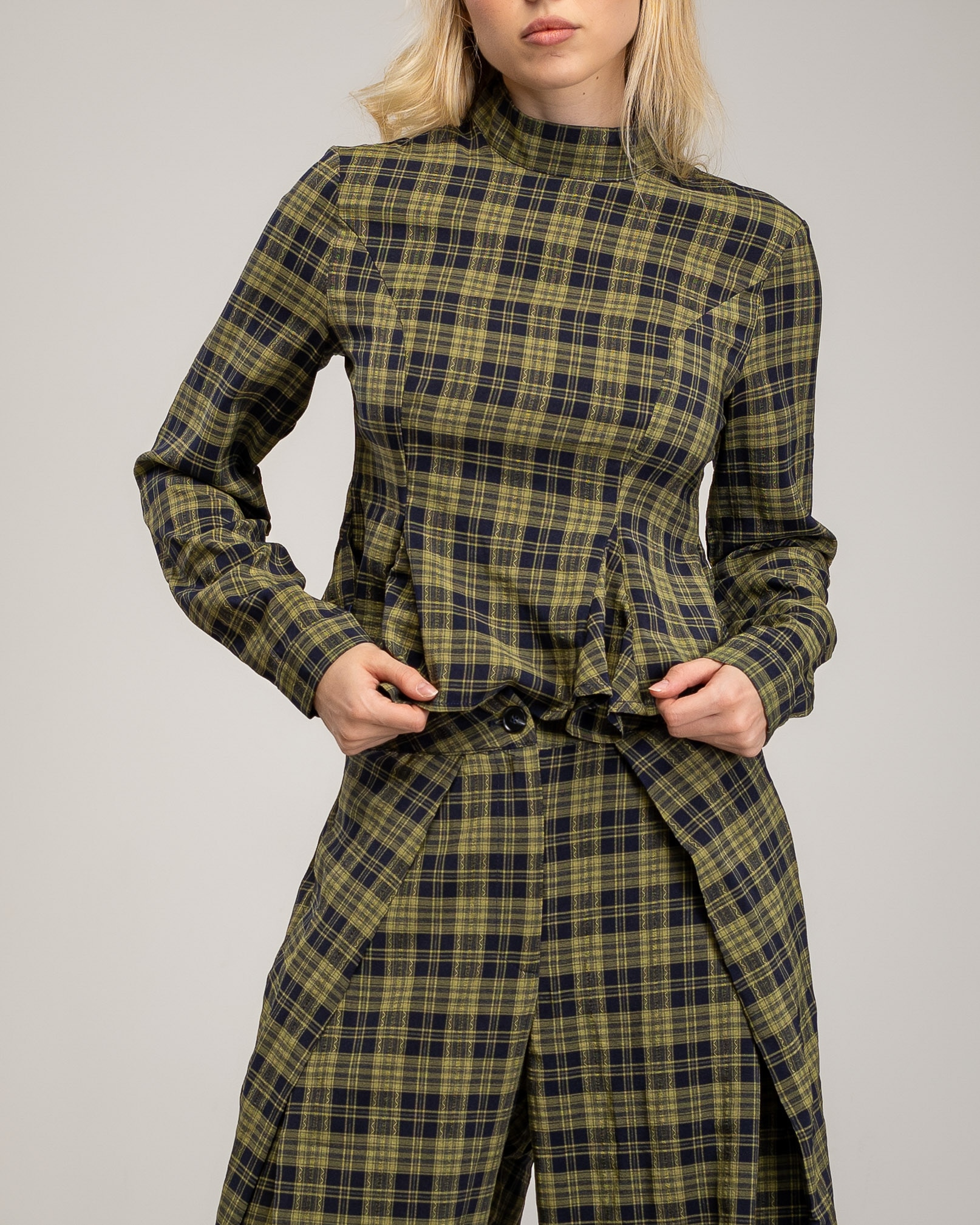 Conjunto de mujer top y pantalon de cuadros, top con bajo estilo peplum, y pantalón conpliegues marcados - Tantra - Verde Verde-3