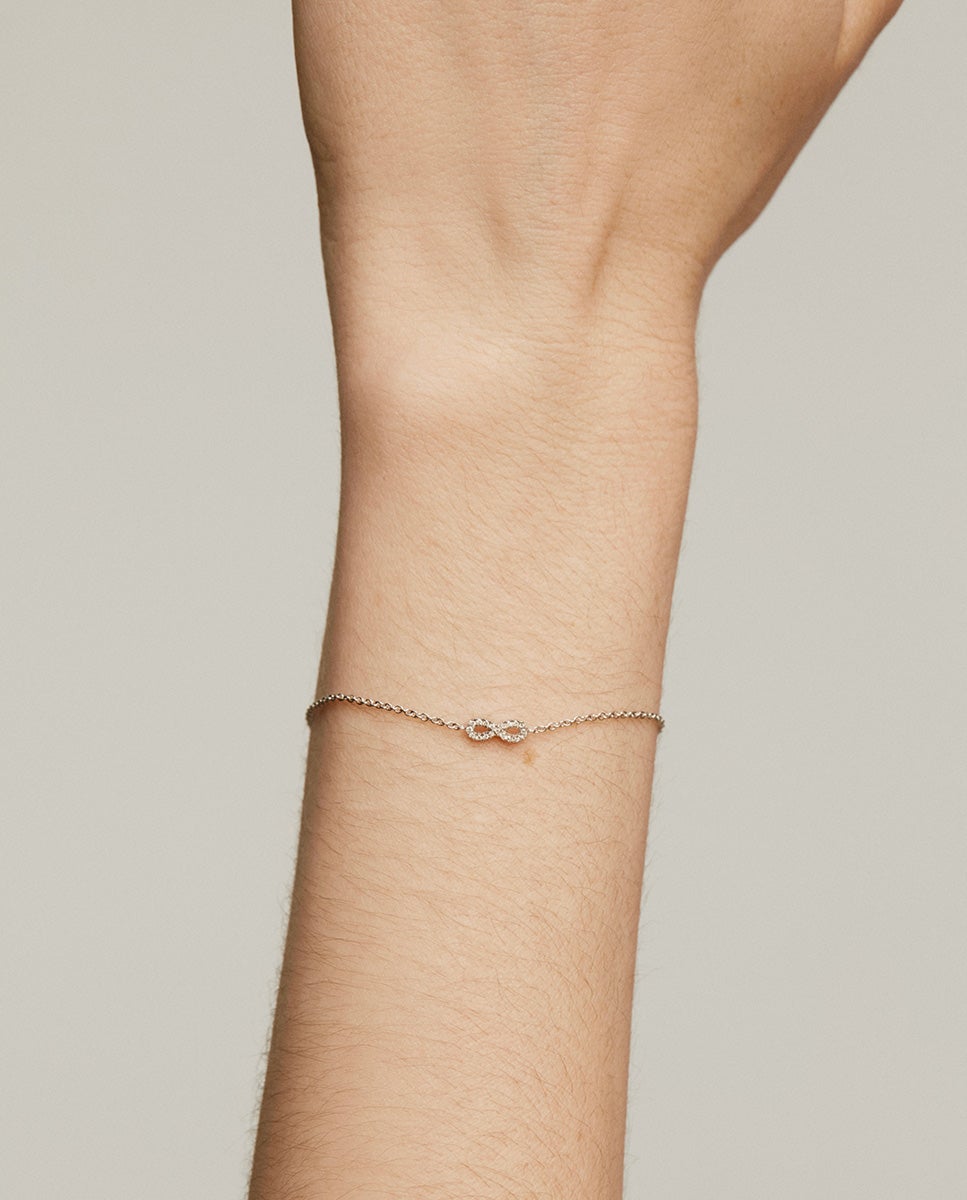 Imagen 4 de Pulsera de oro blanco de 18k con infinito y diamantes - Plata Plata