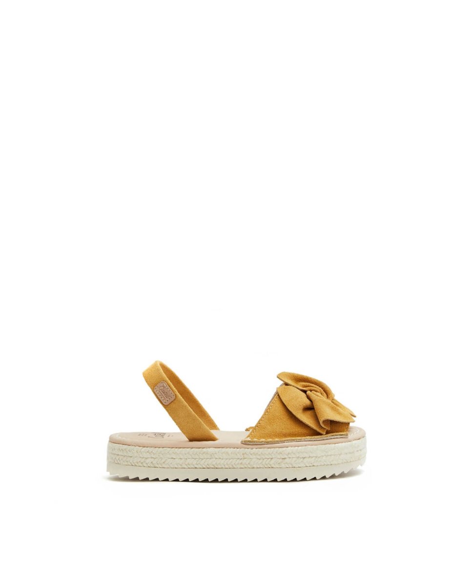 Imagen 0 de Sandalias de niña con lazo Amarillo