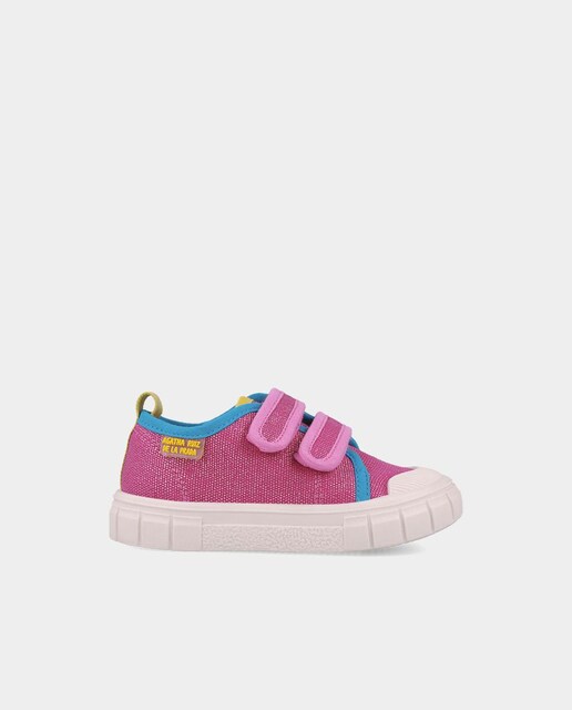 Imagen 0 de Zapatillas deportivas de niña con acabado metalizado realizadas con materiales minimalistas y respetuosos