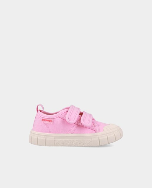 Imagen 0 de Zapatillas de lona de niños realizadas con materiales respetuosos y minimalistas