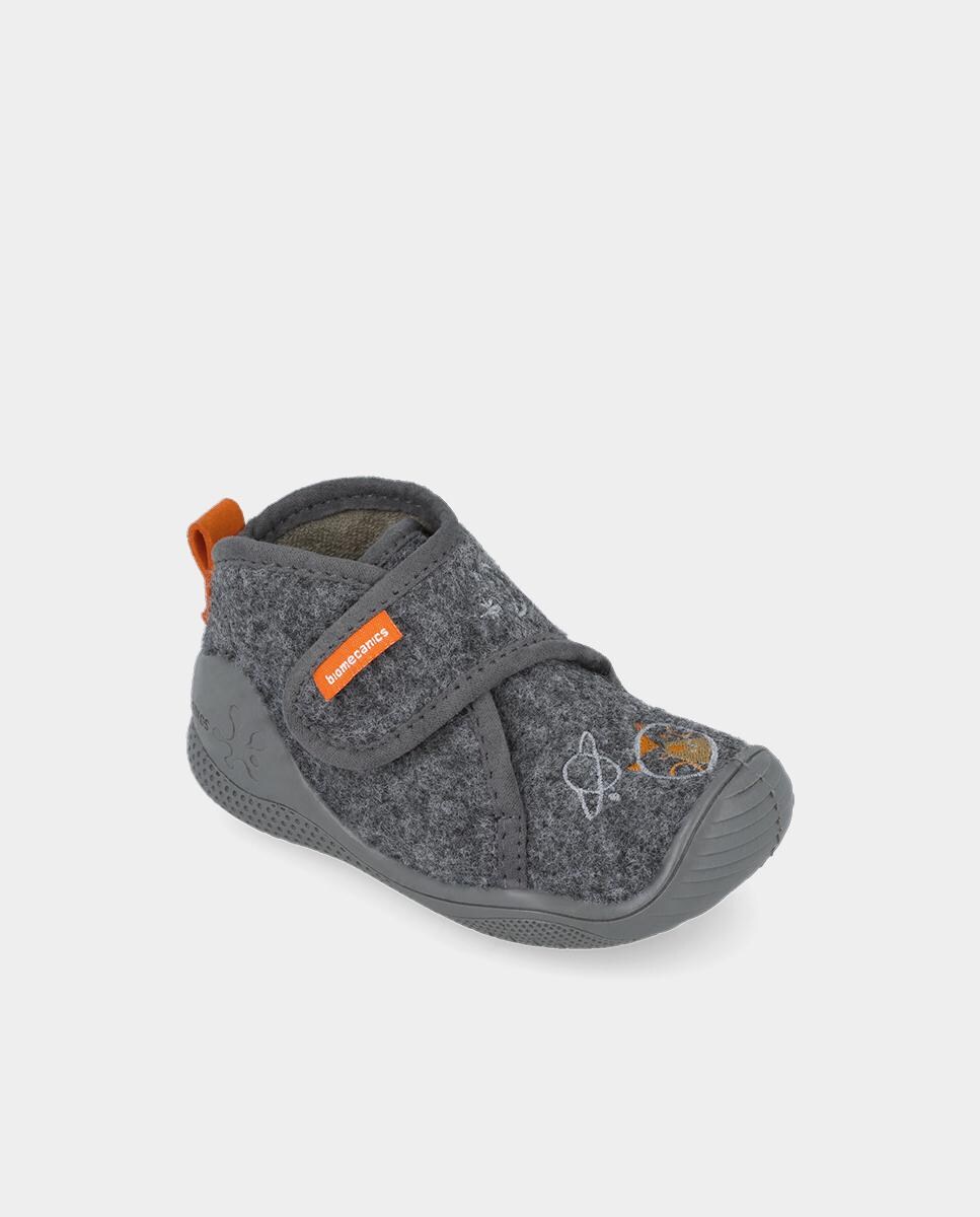 Zapatilla de casa de niño en tejido con velcro · Biomecanics · El
