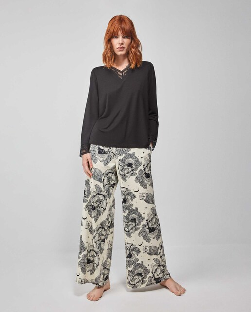 Imagen 0 de Pijama de mujer largo con camiseta lisa y pantalón estampado