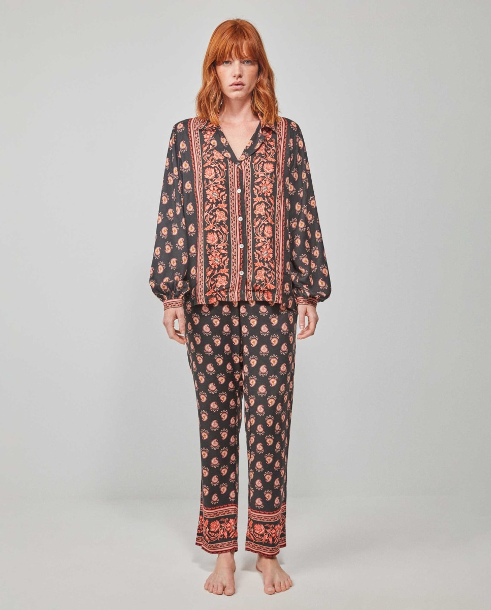 Pijama de mujer largo camisero con estampado paisley