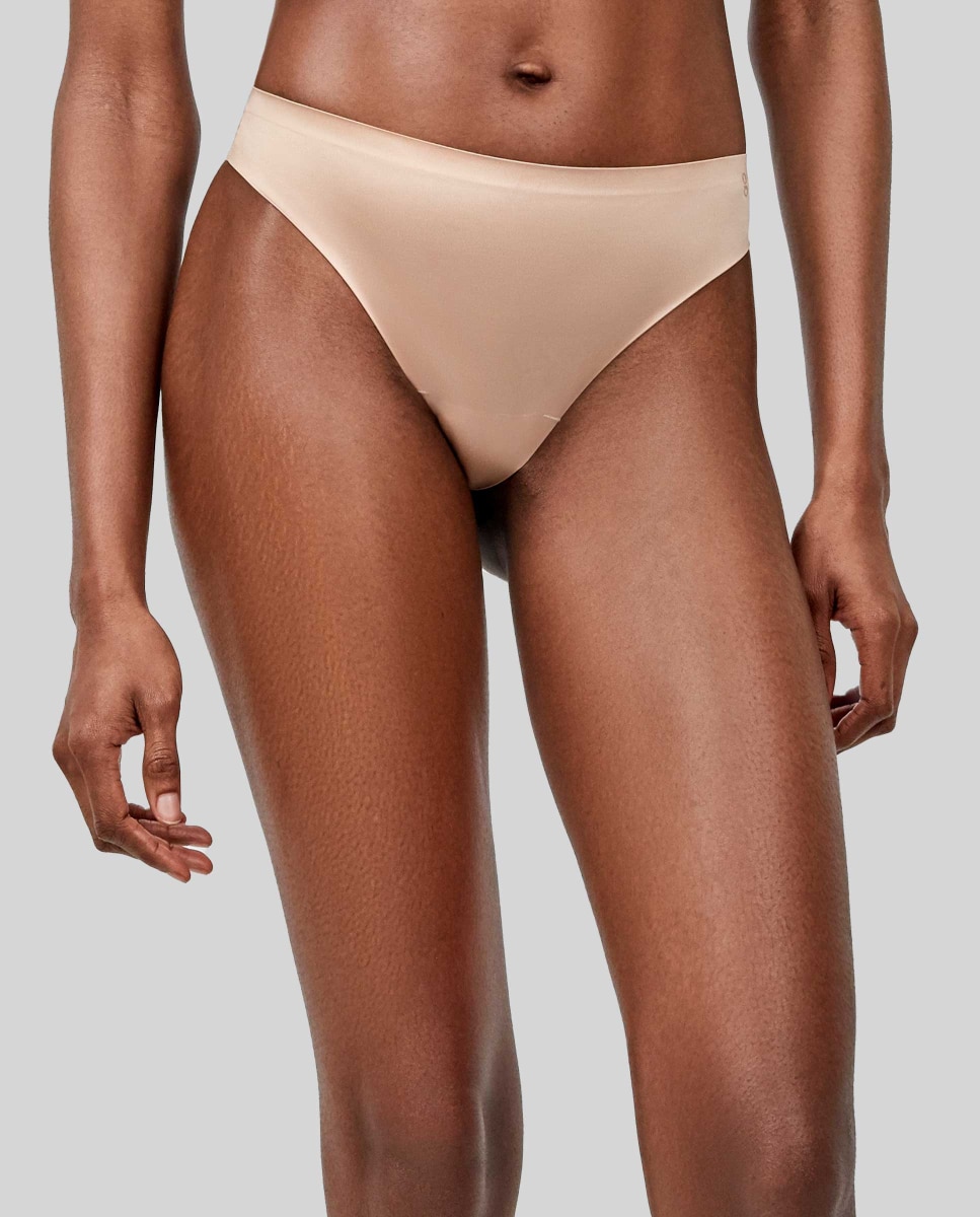 Gisela - Tanga con acabados termofusionados.