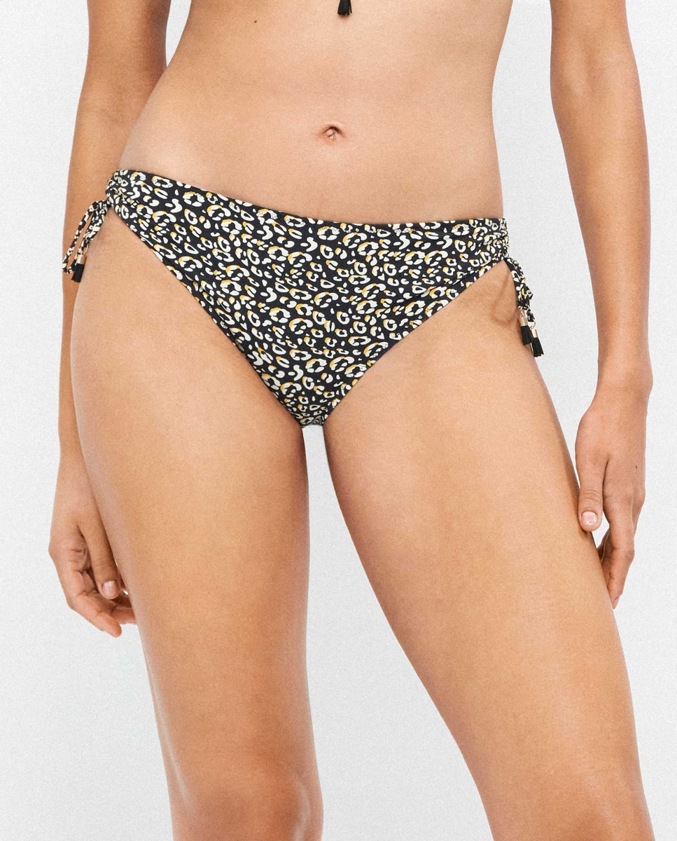 Gisela - Braguita bikini alta y ajustable en laterales.