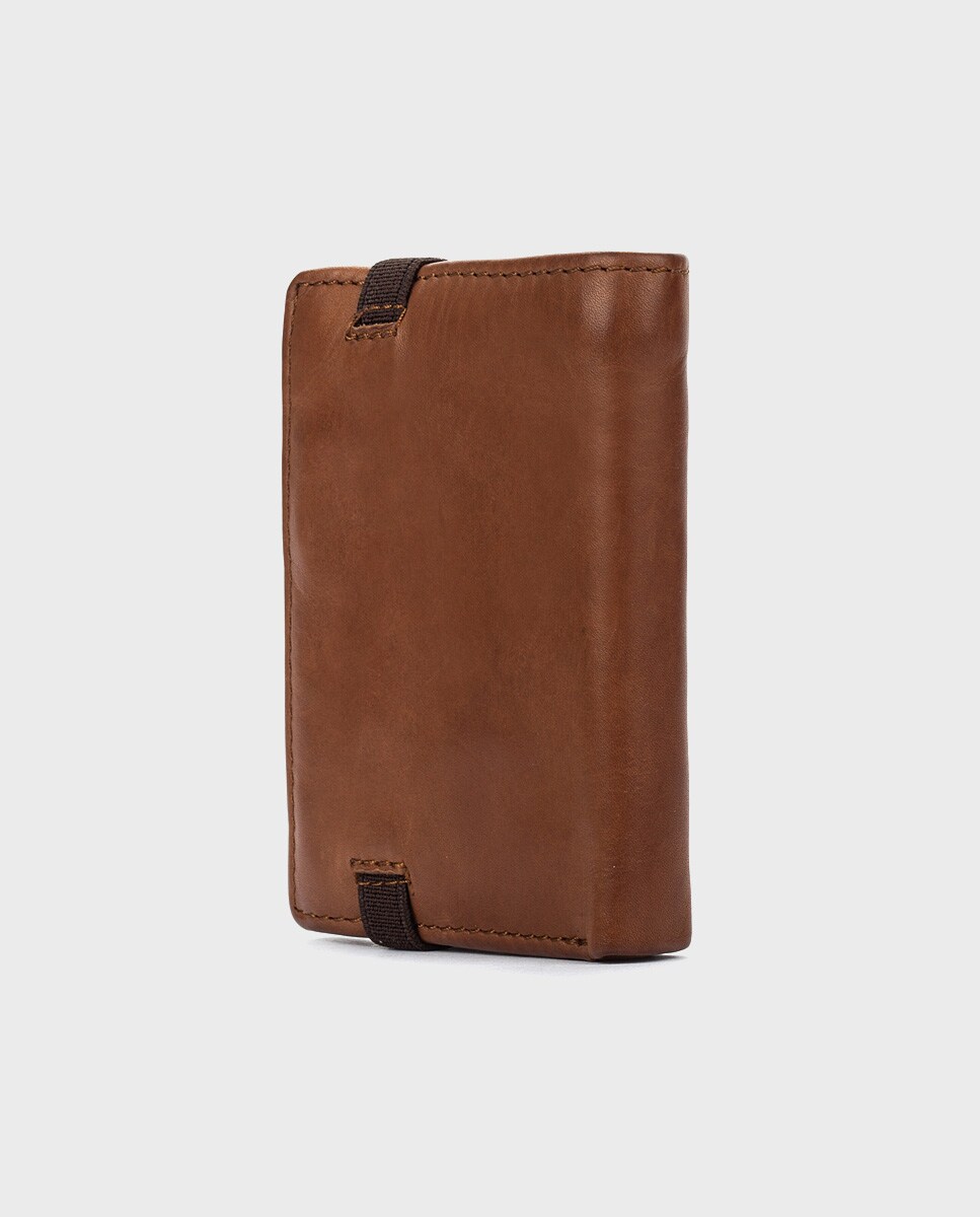 Tarjetero de hombre de piel en color marrón · Pikolinos · El Corte