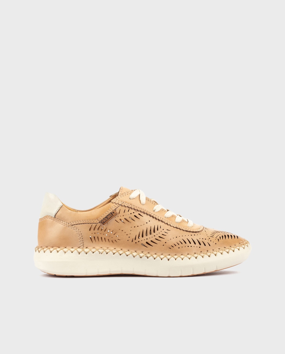 Pikolinos - Zapatillas de mujer de piel con cordones en color beige.