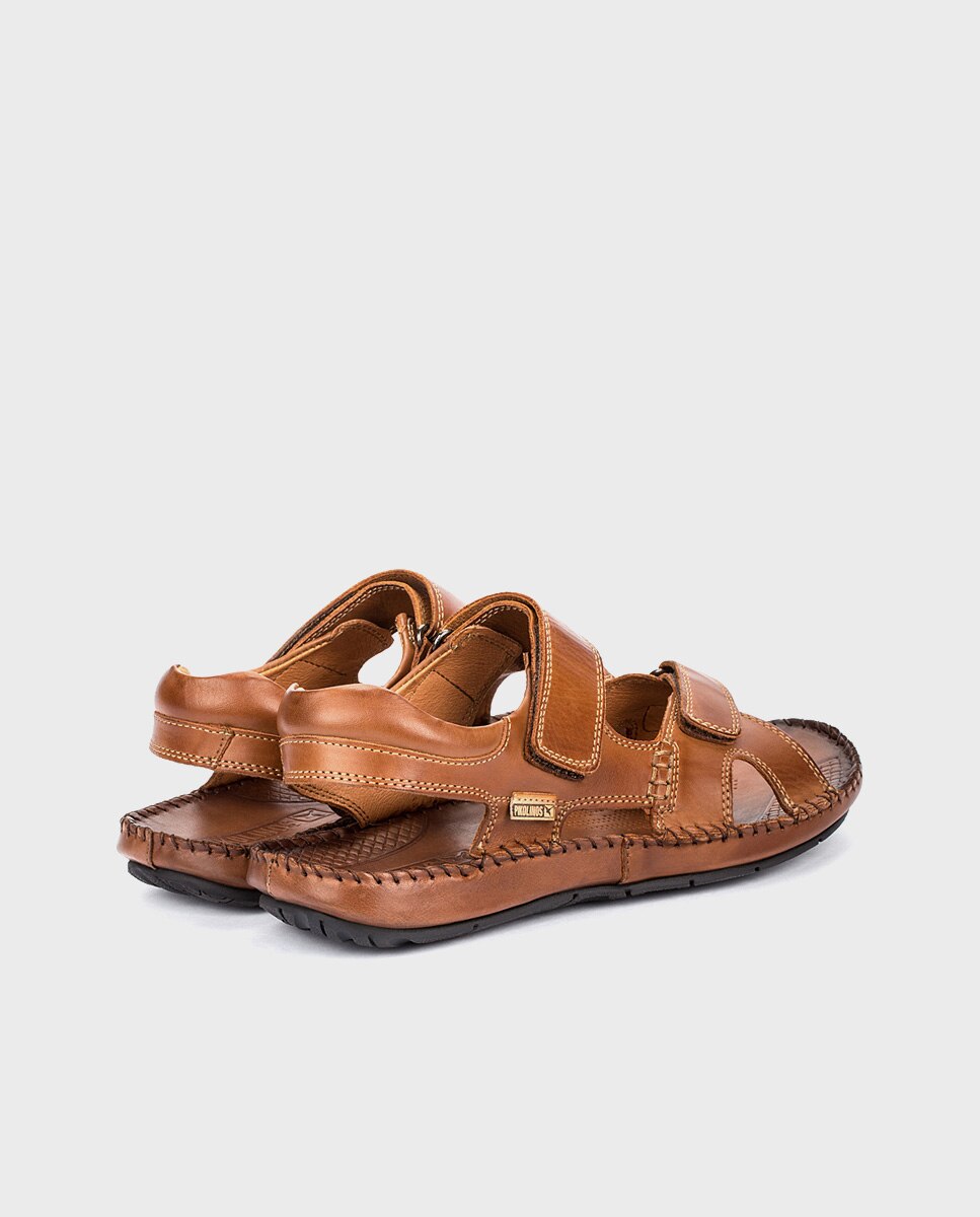 Pikolinos - Sandalias de hombre de piel con plantilla acolchada y doble cierre adherente en color marrón.