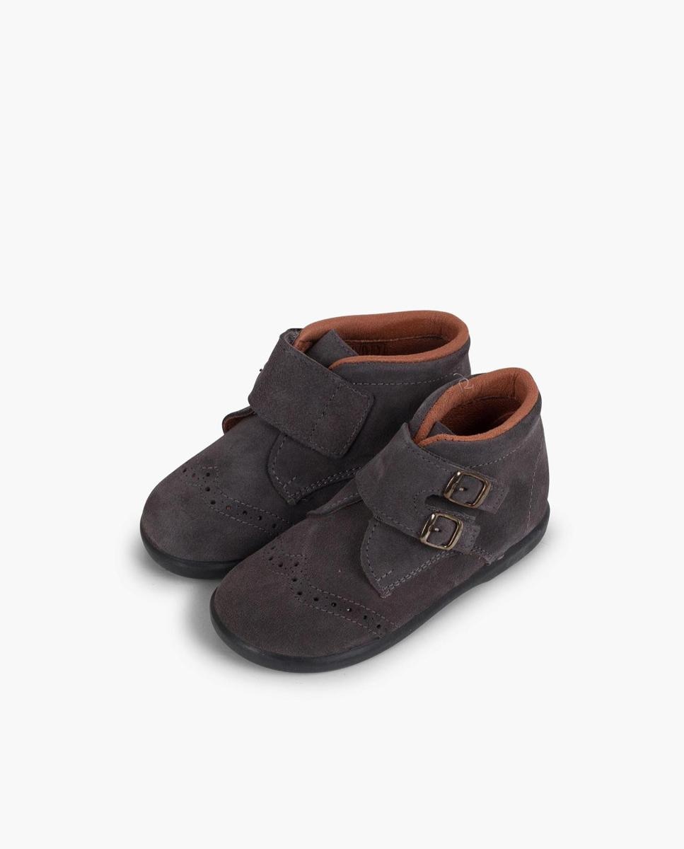 Imagen 4 de Botas de bebé niño de piel serraje y tira adherente con adorno de hebillas en marino - Pisamonas - Gris oscuro Gris oscuro