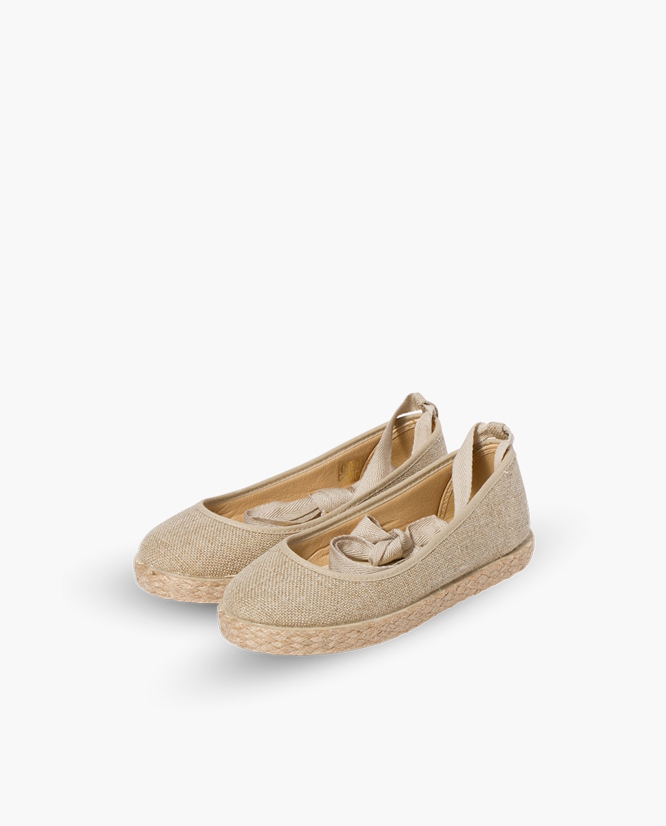 Bailarinas de niña de lino con cintas y yute · Pisamonas · El