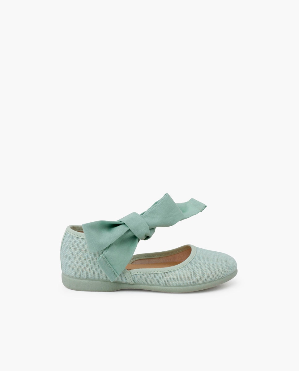 Pisamonas - Merceditas de niña escotadas con lazada al tobillo.